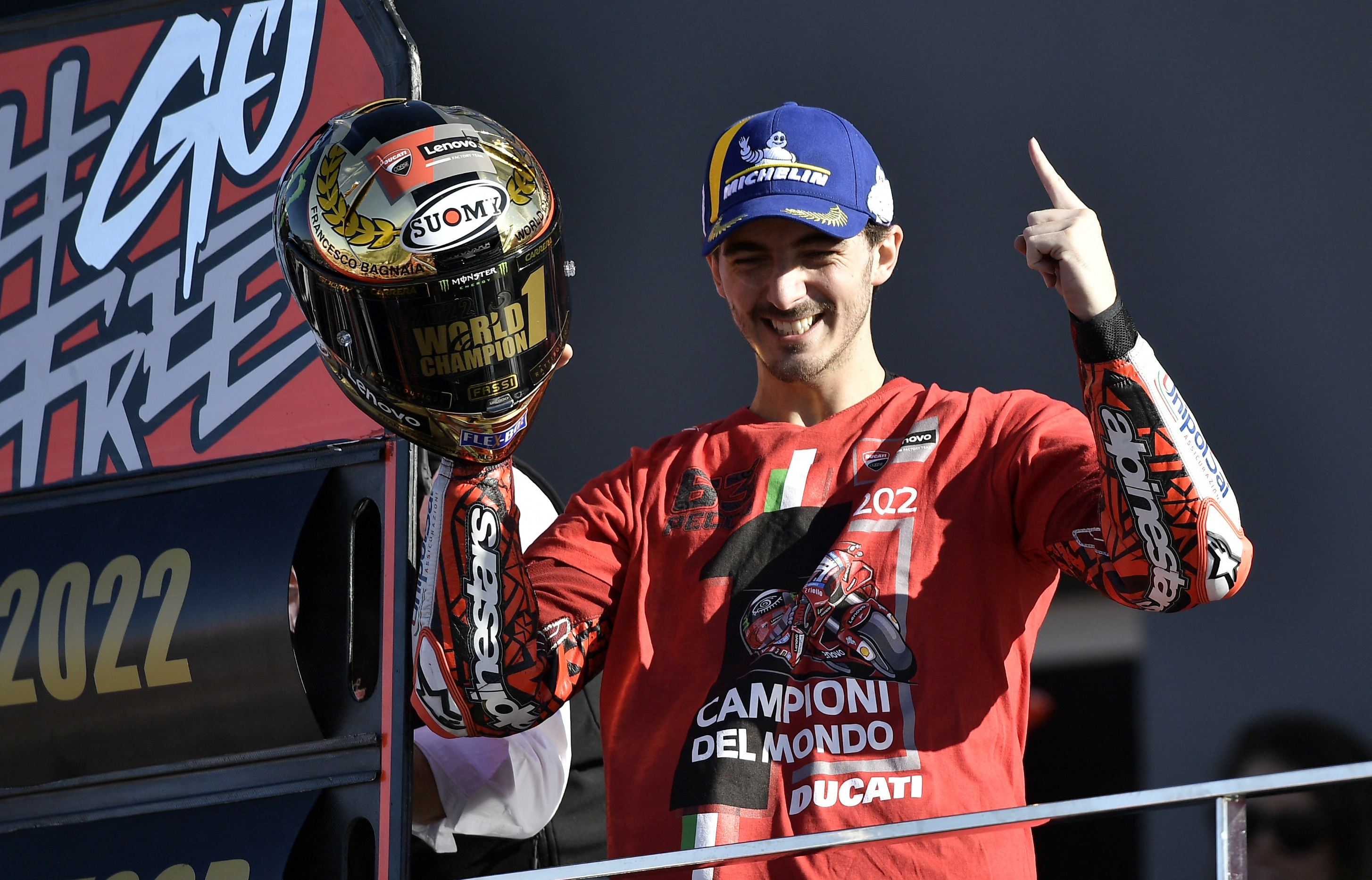 Francesco Bagnaia es el primer italiano en conseguir el título en la categoría reina desde Valentino Rossi en 2009 (REUTERS/Pablo Morano)