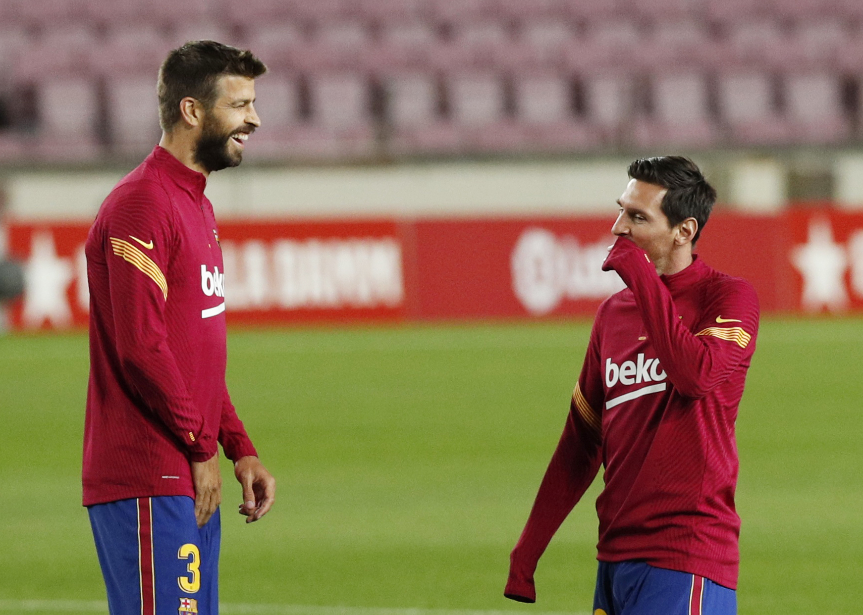 Gerard Piqué defendió a Lionel Messi (REUTERS/Albert Gea)