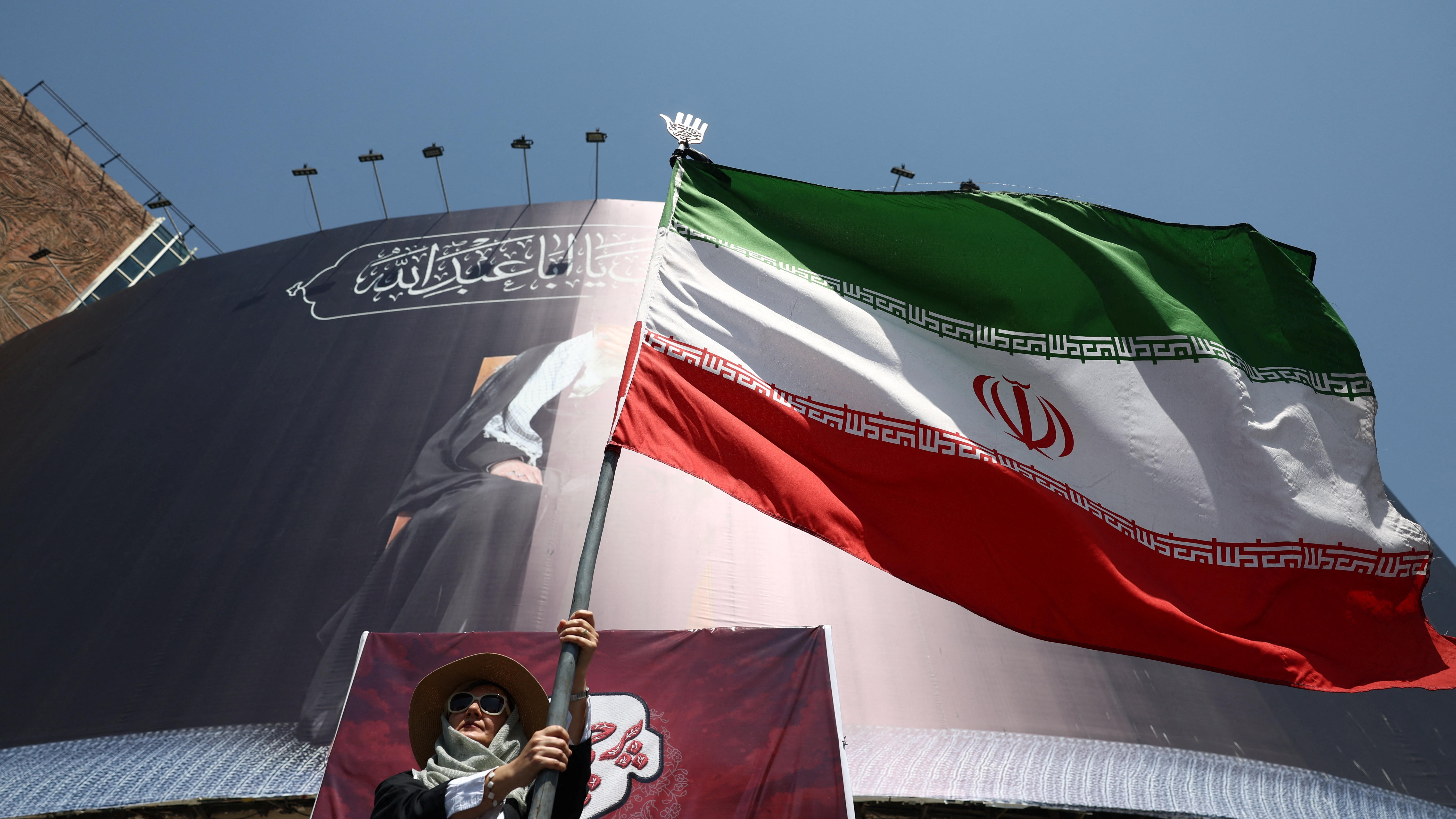 Nueva advertencia de la Guardia Revolucionaria iraní: dijo que reabrirá el estrecho de Ormuz cuando EEUU acepte "sus condiciones"   