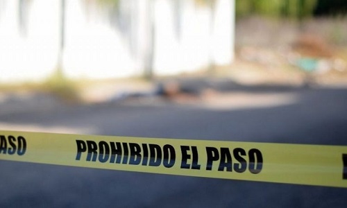 A vehicle with two people killed by bullet impact was located on a road on the Mexico-Guatemala border and Tapachula.  (Special)