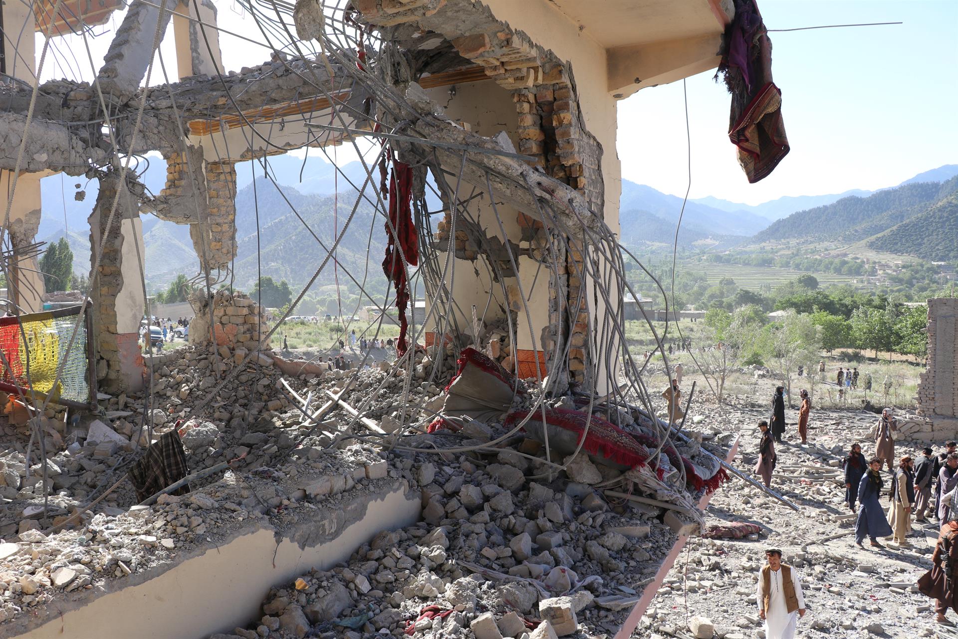 Pakist&aacute;n bombarde&oacute; el este de Afganist&aacute;n y reabri&oacute; la escalada con los talibanes tras la matanza de Kohat