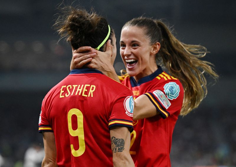 Ona Batlle celebra un gol con España en la Eurocopa de 2022 (REUTERS/Dylan Martínez)
