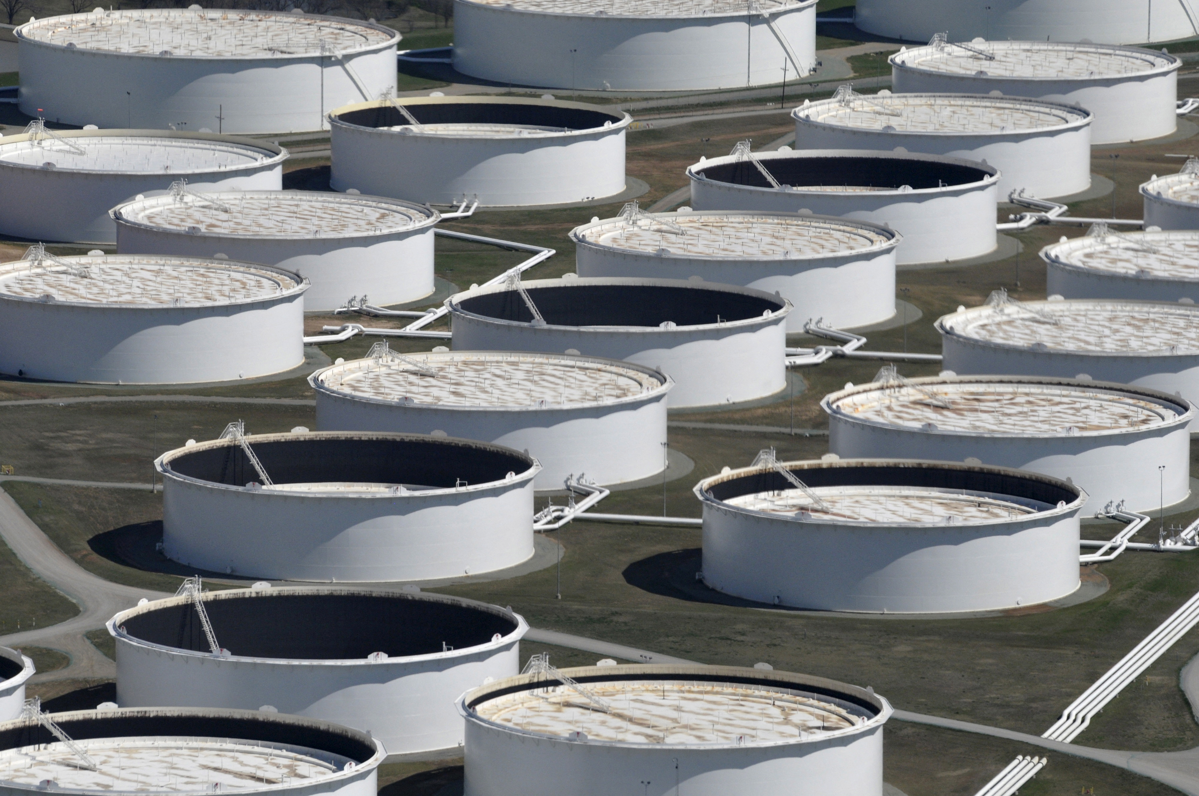 El petróleo cerró su quinta jornada consecutiva de alzas y tocó máximos de varios meses