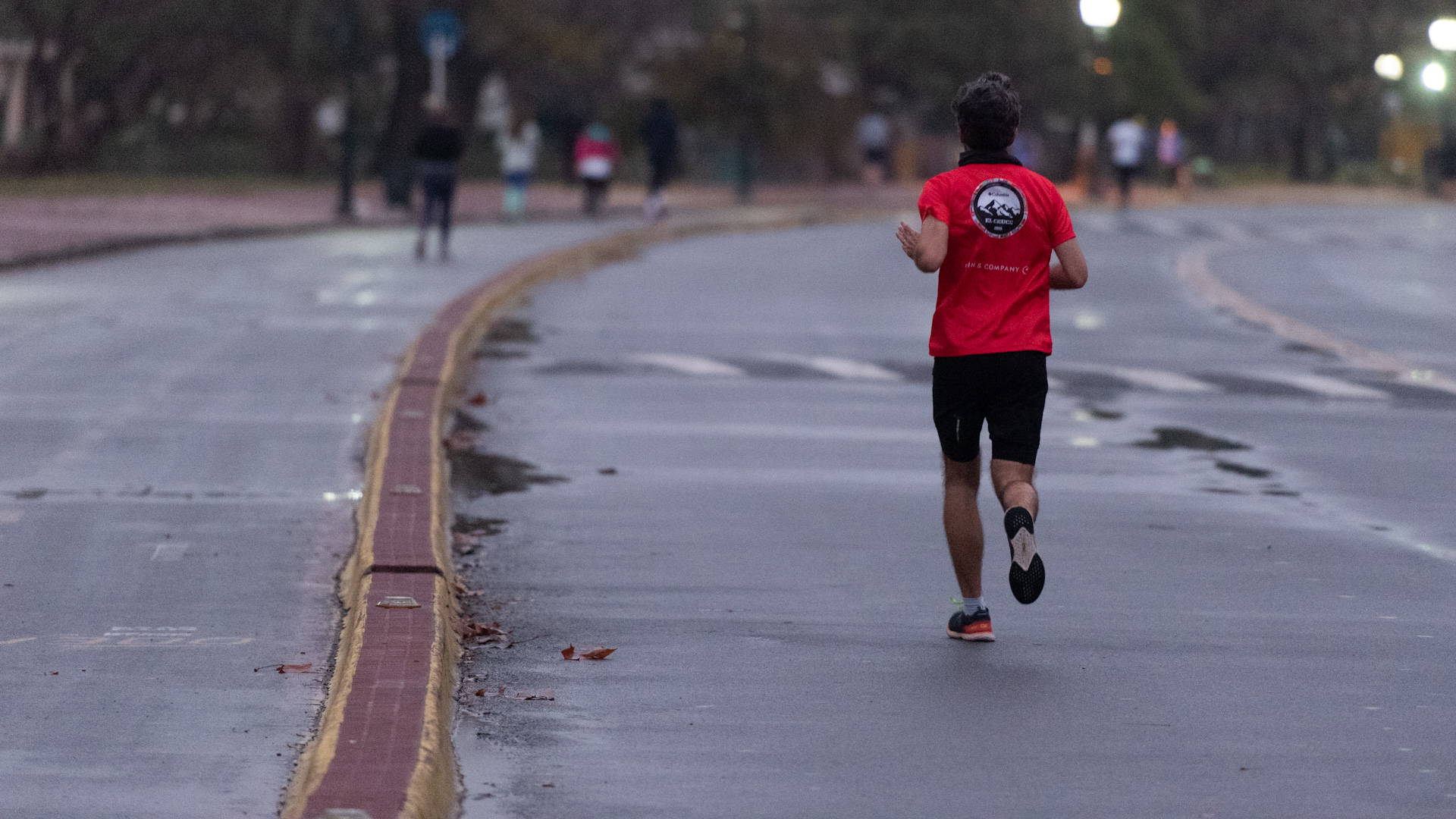 La posibilidad de salir a caminar, correr o andar en bicicleta en espacios abiertos -como parques o plazas- fue anunciada por el jefe de Gobierno, Horacio Rodríguez Larreta, -habitual corredor- el jueves durante la conferencia de prensa en la que Alberto Fernández informó que la cuarentena se extenderá hasta el 28 de junio.