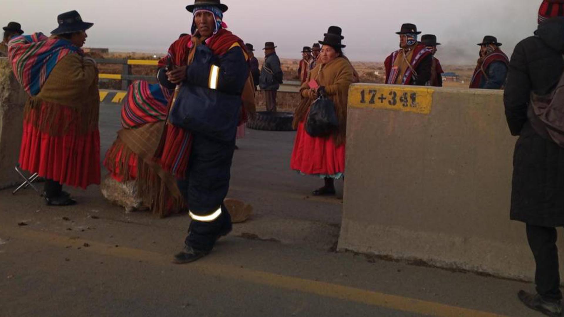 Cerco de Ponchos Rojos en Bolivia: 10 mil indígenas del altiplano se alistan para bloquear La Paz en nueve puntos