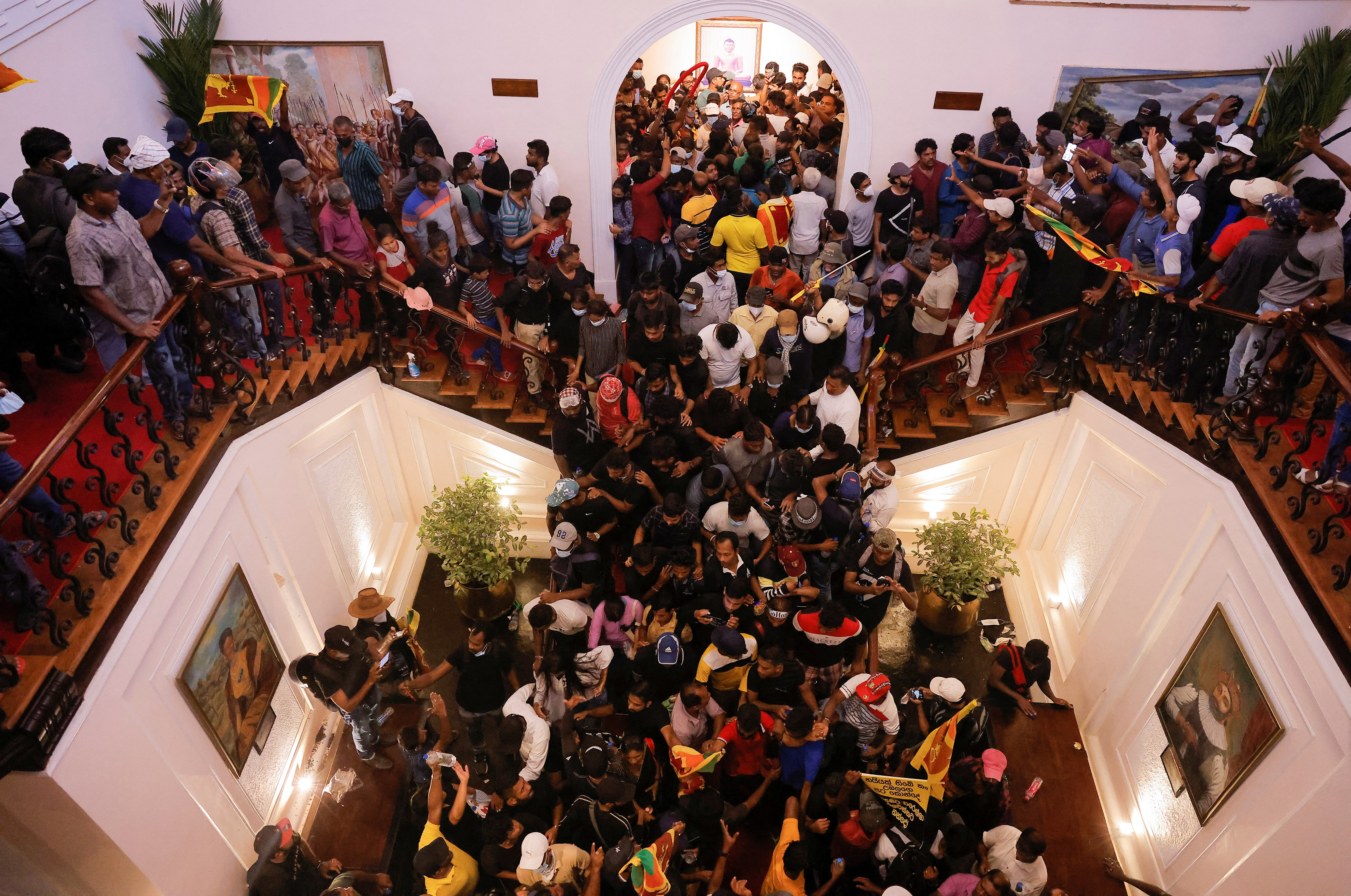 Demonstrators protest inside the President's House premises, after President Gotabaya Rajapaksa fled, amid the country's economic crisis, in Colombo, Sri Lanka July 9, 2022. REUTERS/Dinuka Liyanawatte