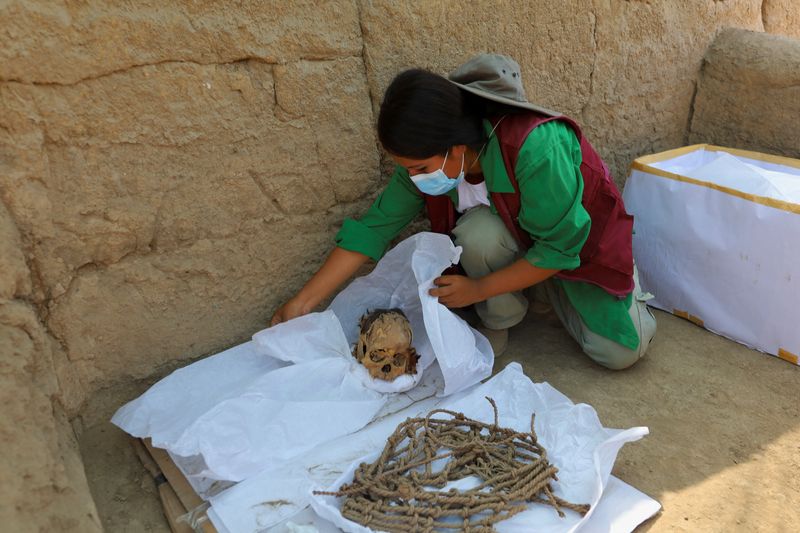 El increíble hallazgo de una momia adolescente de más de mil años en Perú