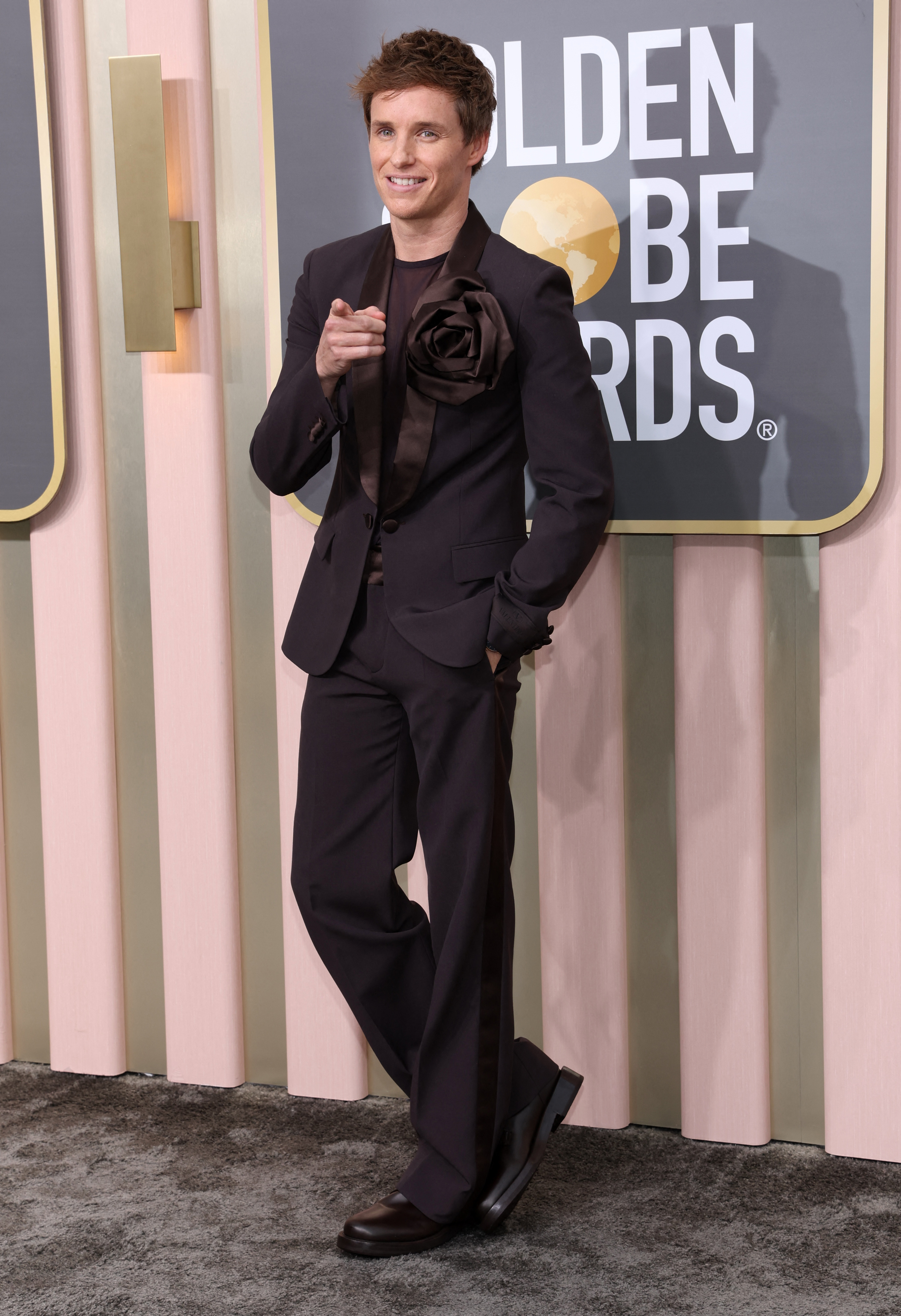 Eddie Redmayne nominado como actor secundario por The Good Nurse, acaparó las miradas en la alfombra roja (REUTERS/Mario Anzuoni)