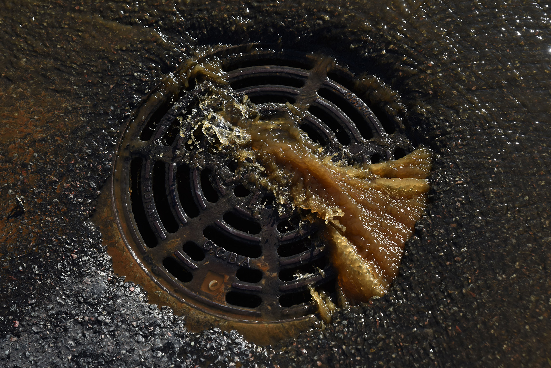 En la zona, por la salida del agua, comenzó a sentirse un fuerte olor