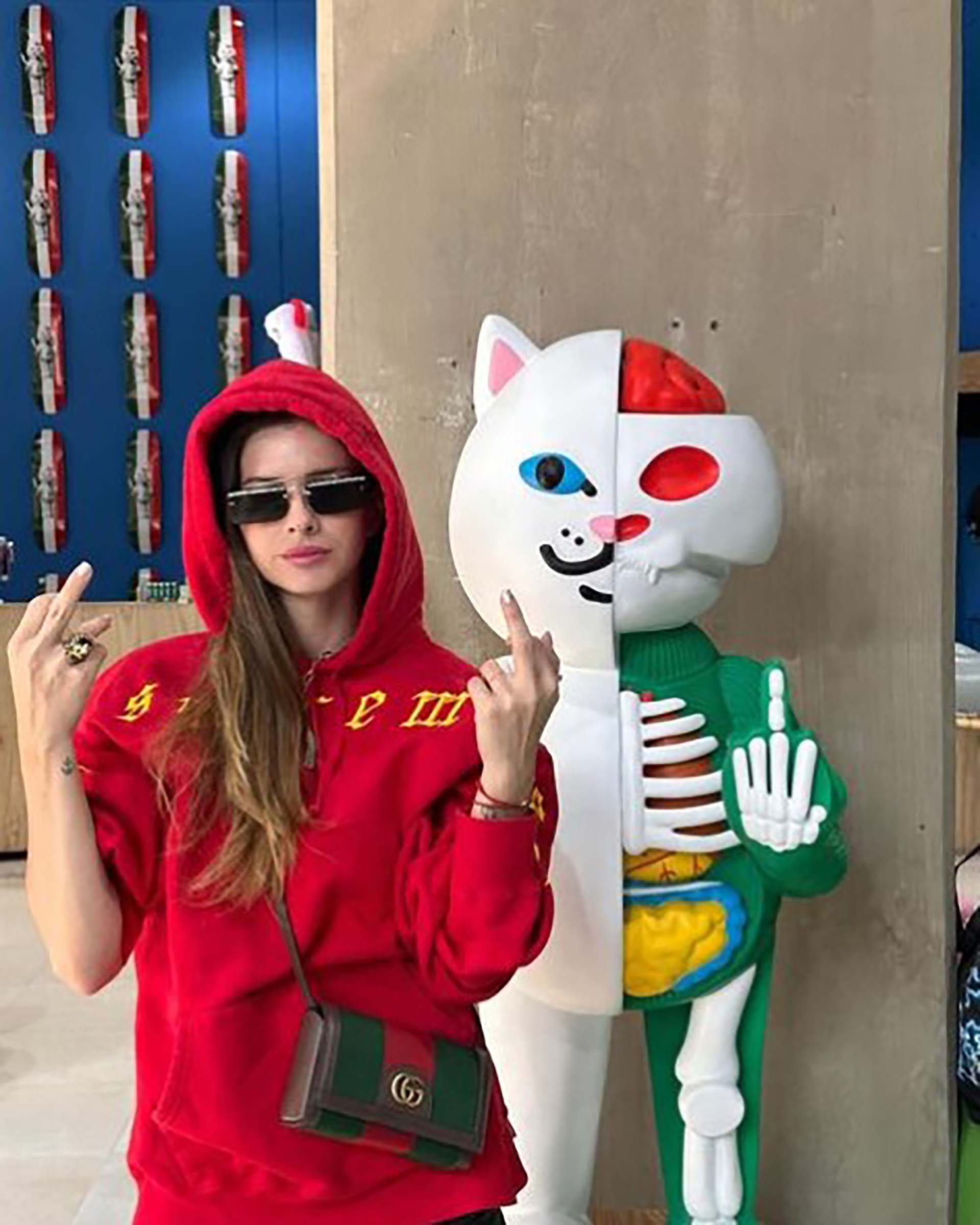 La foto que publicó la China Suárez después de que Tamara Báez la arrobara apuntando a Wanda Nara (Instagram)