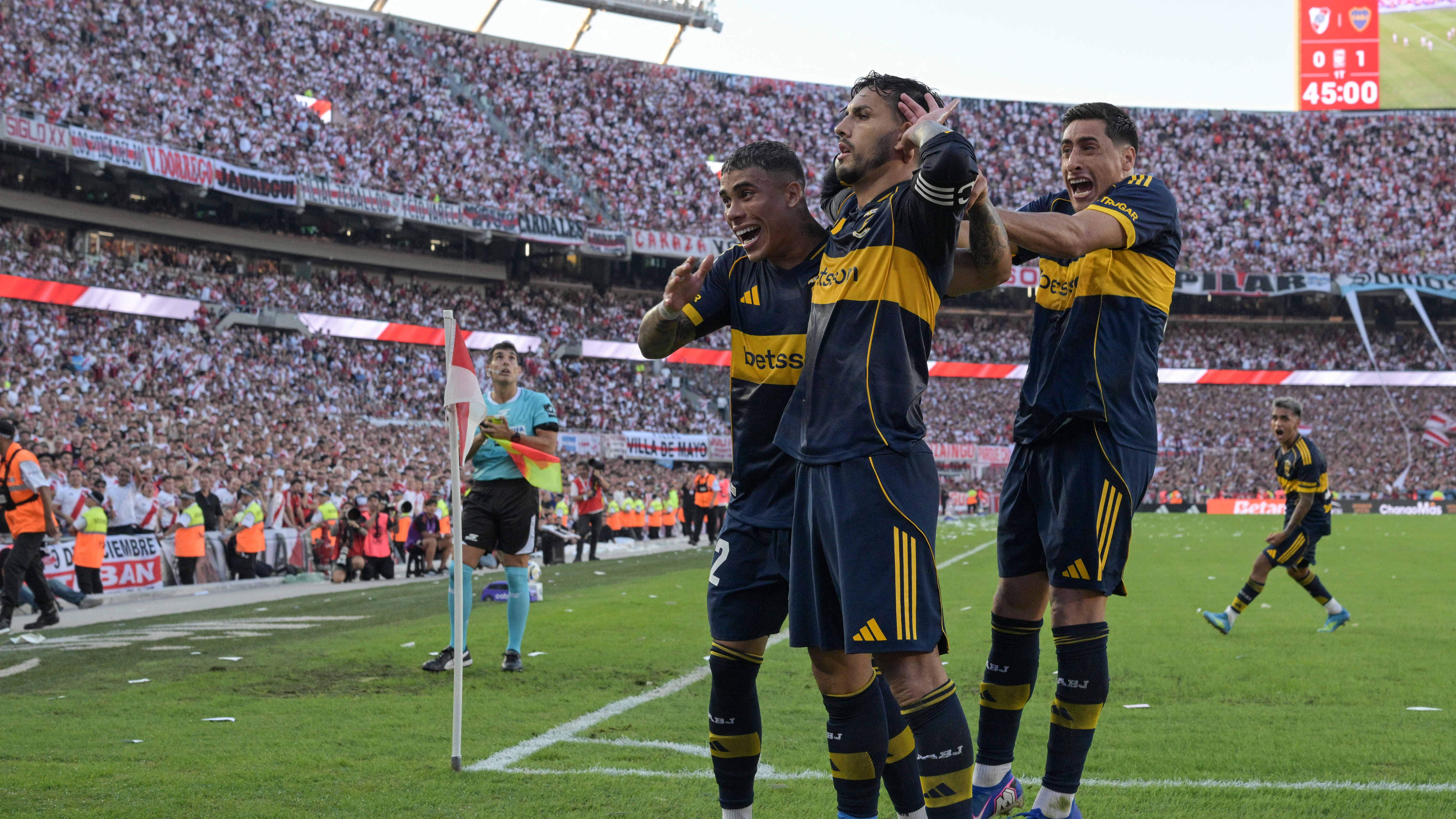 Paredes visit&oacute; al streamer Davoo Xeneize tras el triunfo de Boca: la pol&eacute;mica en el final, su elogio a �beda y la llegada de Dybala