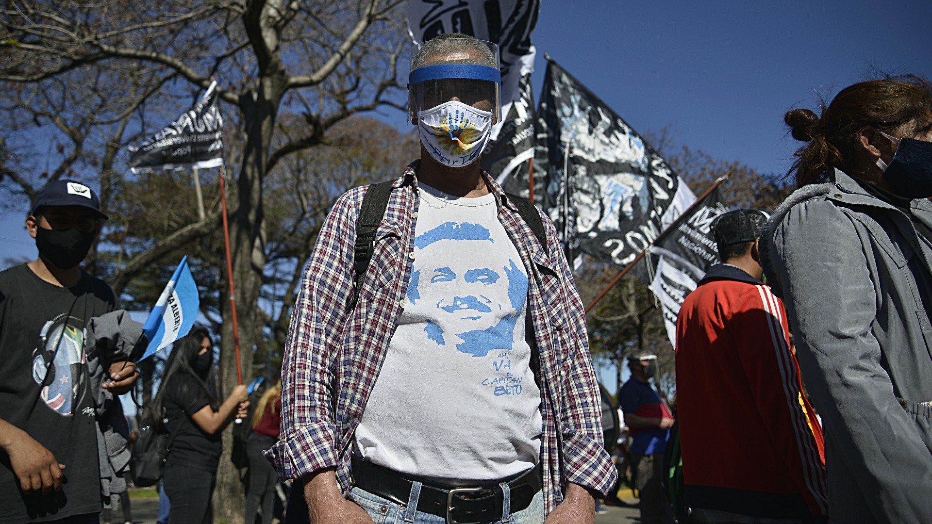 En Olivos se hicieron presentes militantes peronistas para realizar una contramarcha (Gustavo Gavotti)