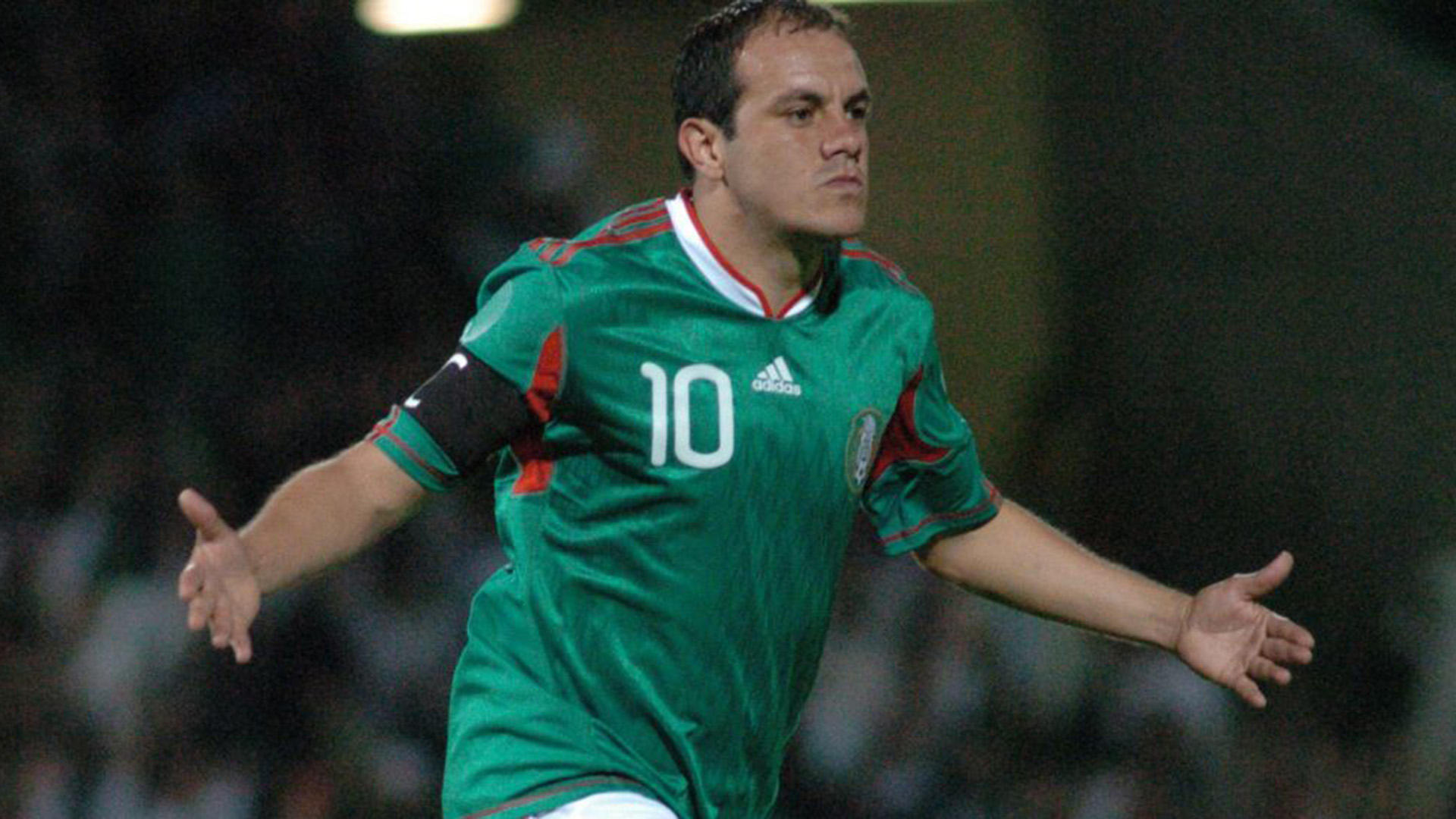 TORREÓN, COAHUILA, 17MARZO2010.- El delantero Miguel Sabah busca el balón en el partido en que la Selección Mexicana venció 2-1 a su similar de Corea del Norte, en partido de preparación para el Mundial de Sudáfrica 2010.FOTO: RAMÓN SOTOMAYOR/CUARTOSCURO.COM
