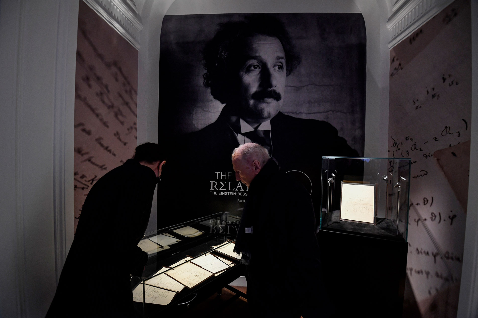 El manuscrito ofrece una rara visión del pensamiento del legendario físico (Foto: AFP)