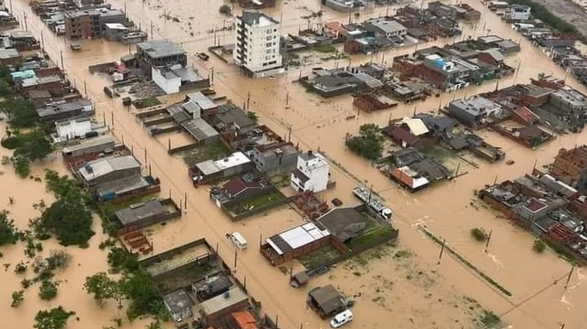 Al menos dos muertos dejaron torrenciales lluvias que azotaron el sur de Brasil.