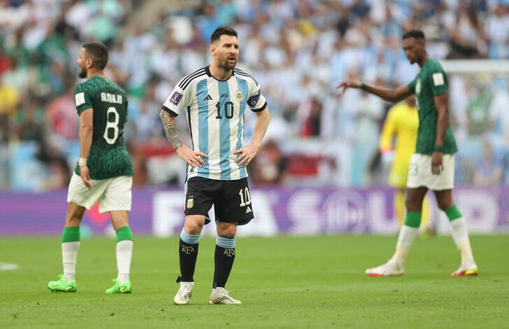 The disappointment of Lionel Messi after the defeat against Saudi Arabia.  (Reuters/Carl Recine)