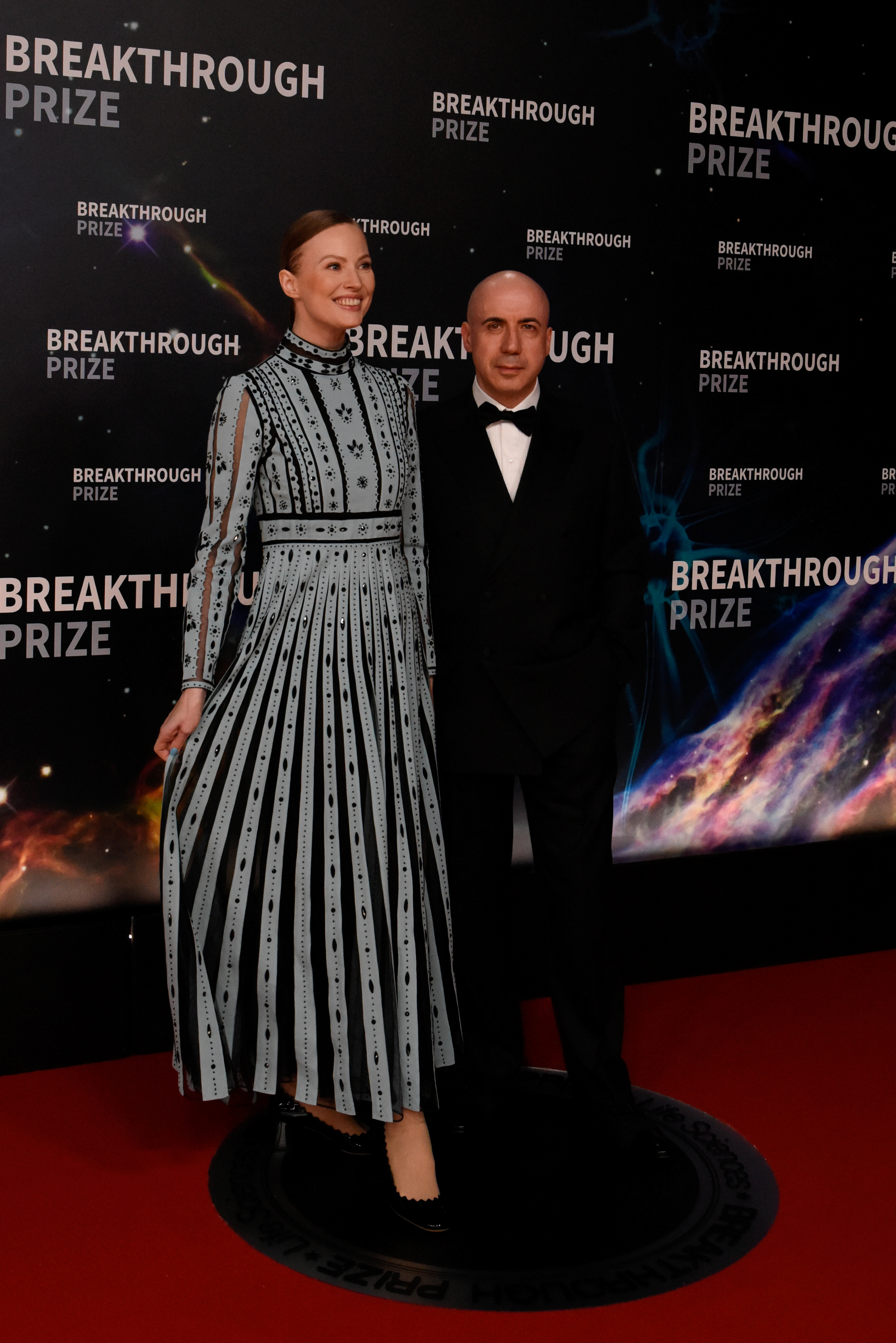 Yuri Milner y Julia Milner asisten a la octava edición de los premios Breakthrough en Mountain View, California, Estados Unidos, el 3 de noviembre de 2019 (Reuters)