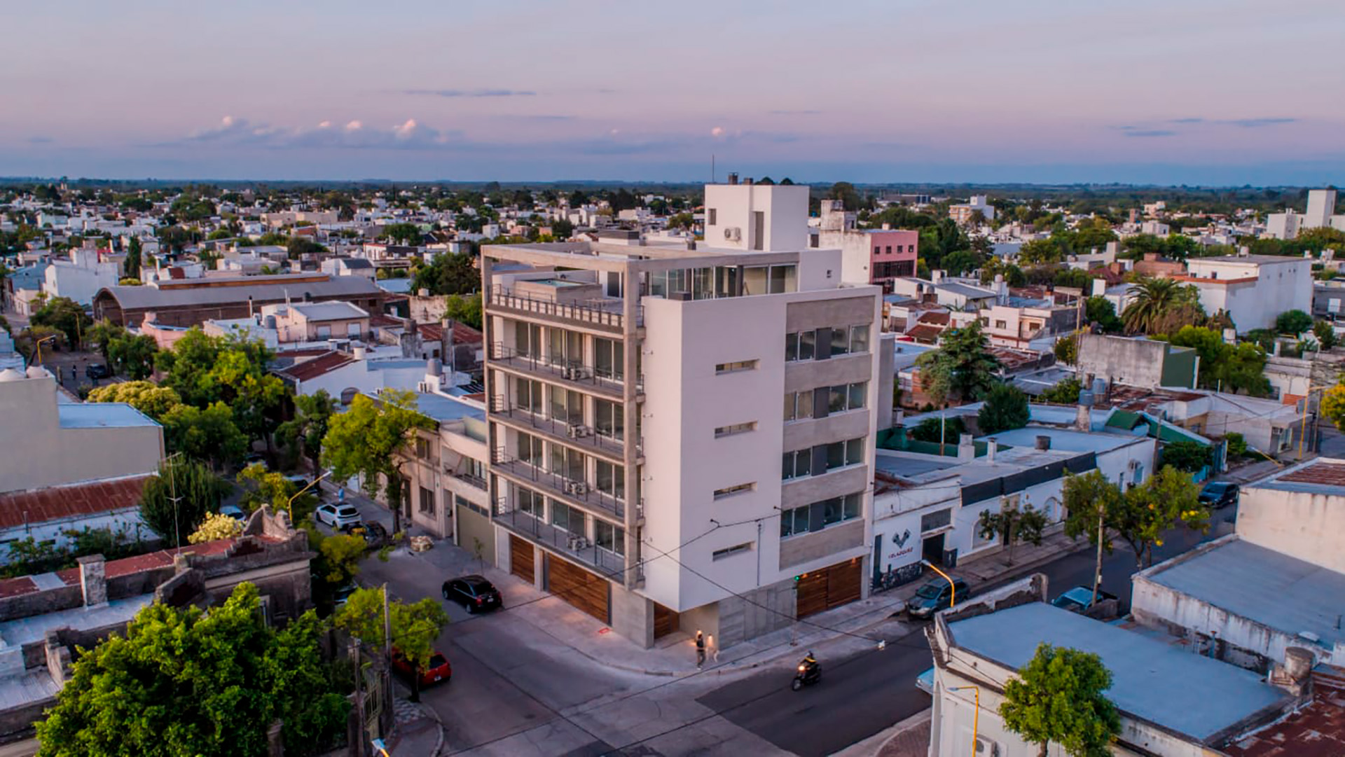 Neyra e Ituzaingó, una esquina de Gualeguaychú, actualmente según los expertos del sector inmobiliario con las viviendas disponibles en alquiler sólo se podría cubrir el 10% de la demanda
