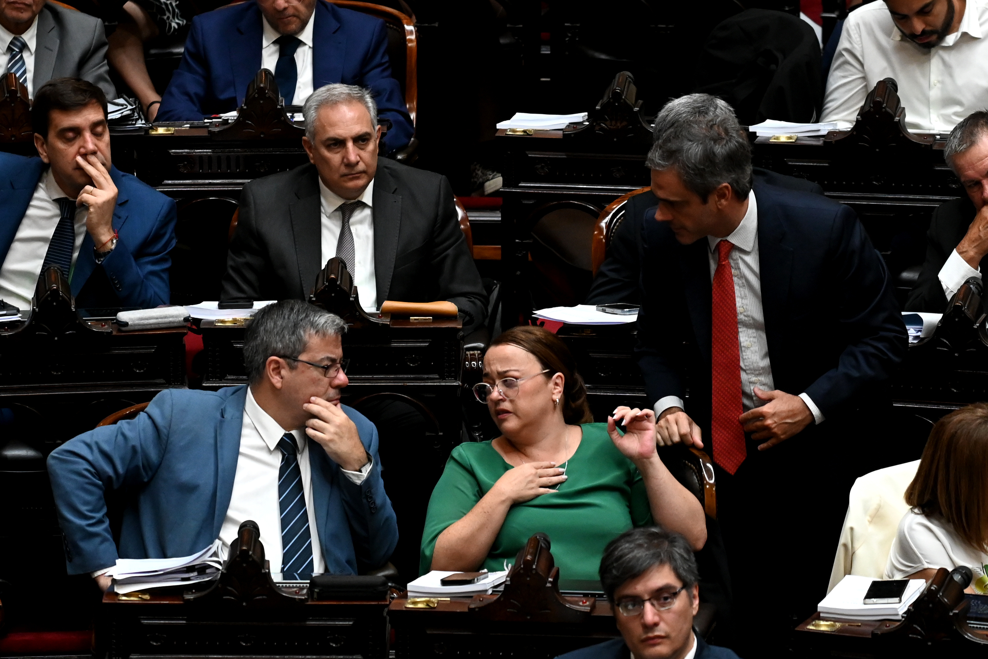 Semana financiera: las acciones repuntaron y el dólar profundizó su caída, con el trasfondo del debate por la reforma laboral