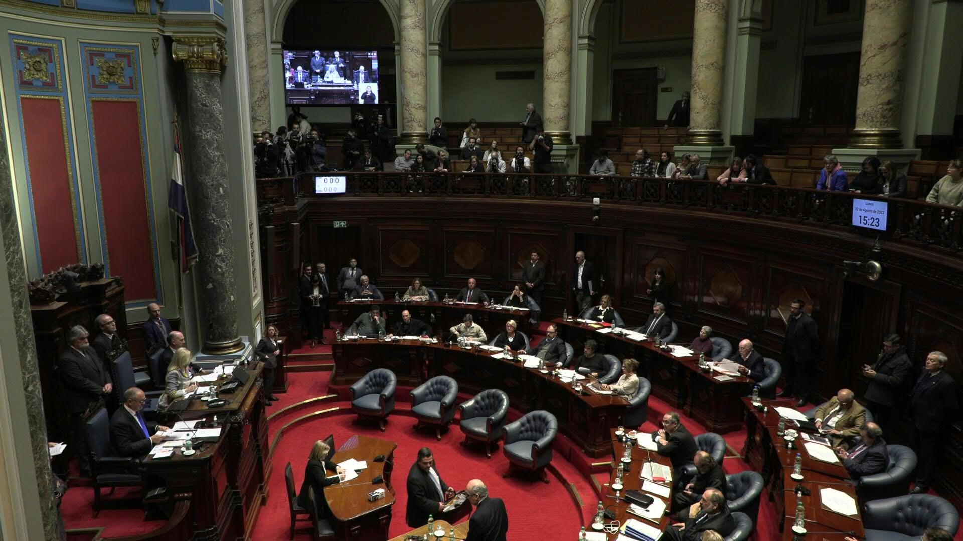 El Senado uruguayo aprobó la ley de reforma del sistema de seguridad social impulsada por el Gobierno de Luis Lacalle Pou