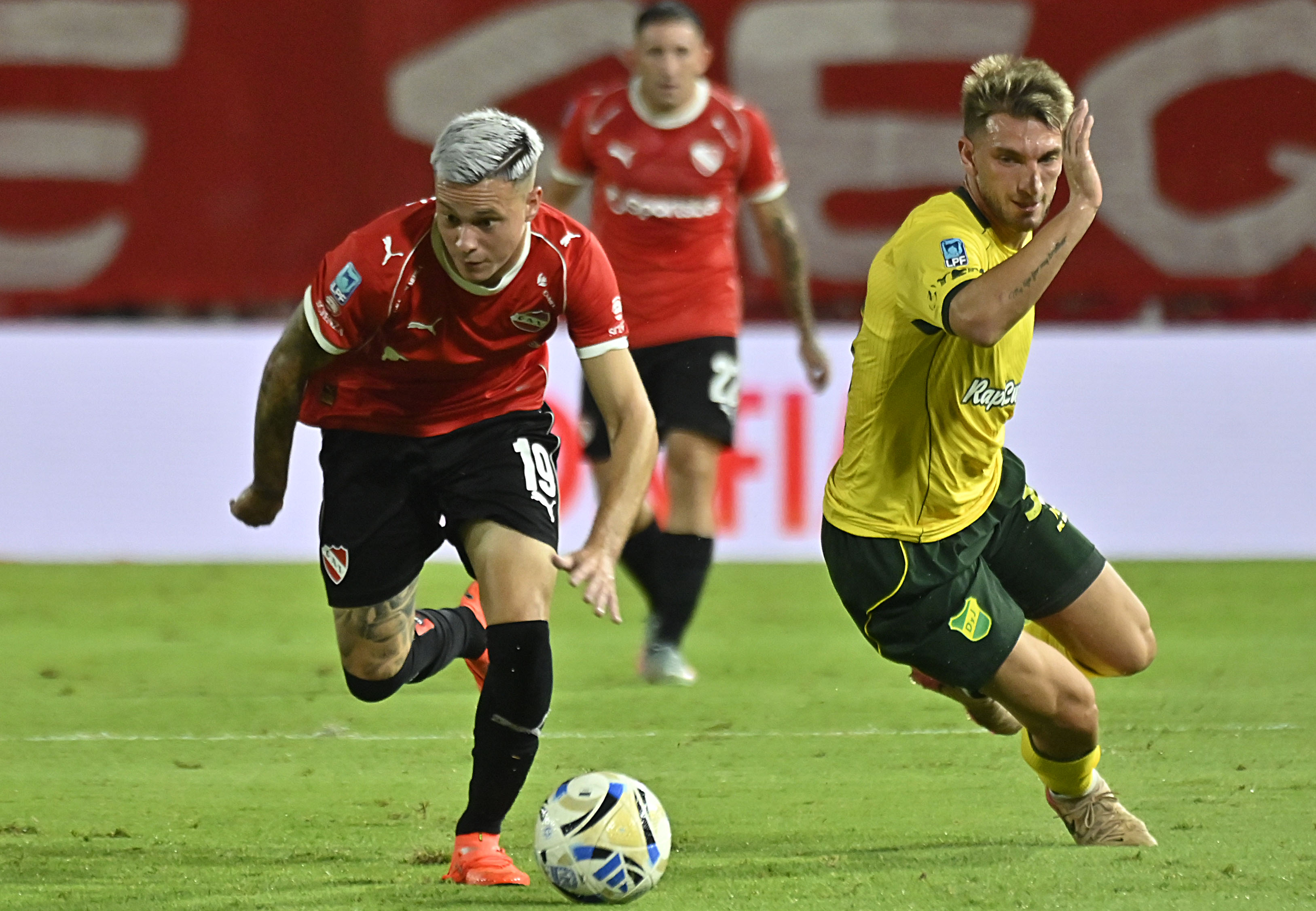 Independiente le gan&oacute; 3-1 a Defensa y Justicia y se qued&oacute; con un duelo clave por el boleto a los playoffs del Torneo Apertura