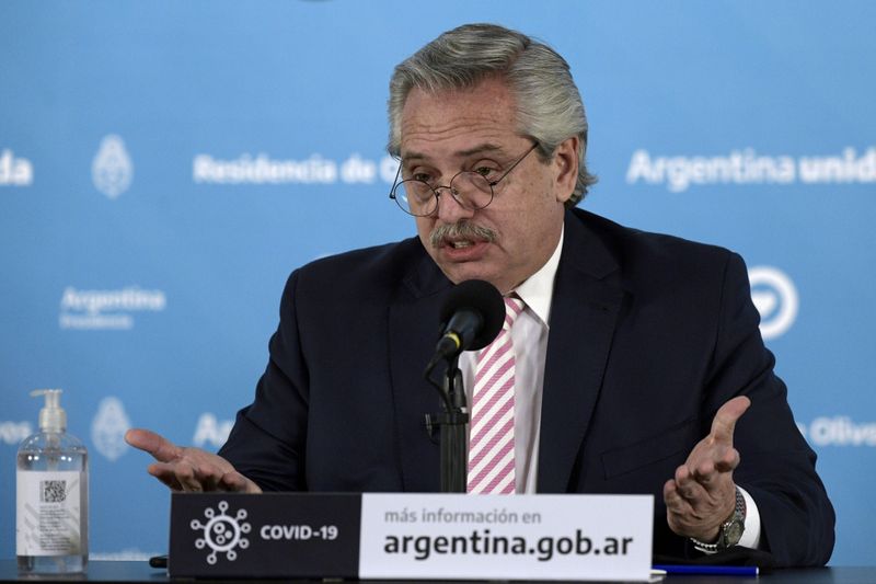 La decisión del presidente, Alberto Fernández, de volver a la fase 1 de aislamiento social, afectará duramente a la economía (Reuters)