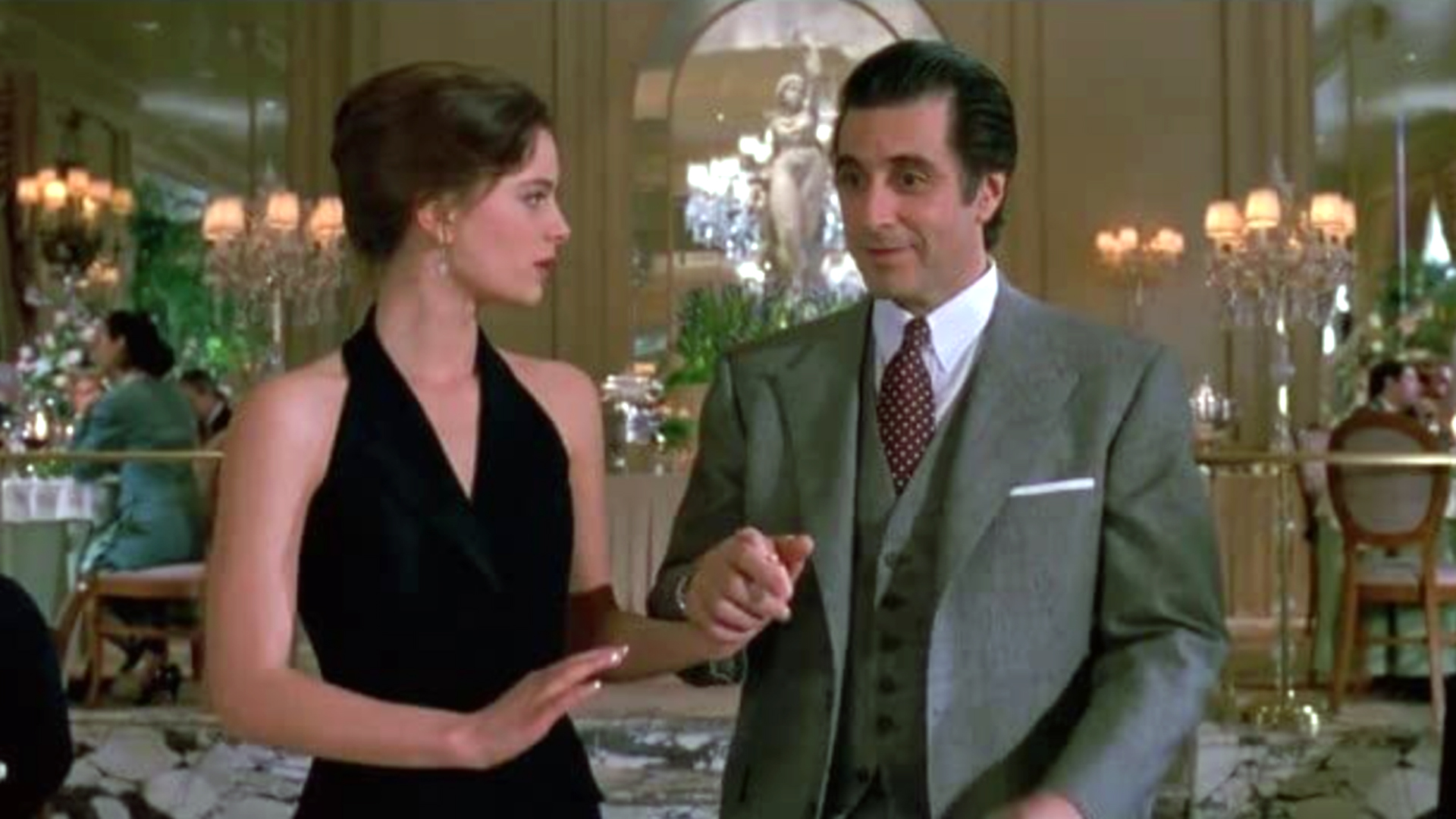 Después de 21 años de su primera nominación, en 1993 Al Pacino consiguió su primer Oscar por la actuación en Perfume de Mujer, una remake de una película italiana en la que bailaba (bastante mal) un tango