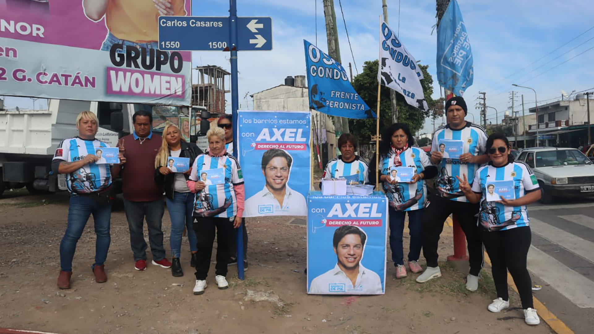 Somos Barrios de Pie, el movimiento social del funcionario nacional Daniel Menéndez hace campaña por la reelección del gobernador Axel Kicillof