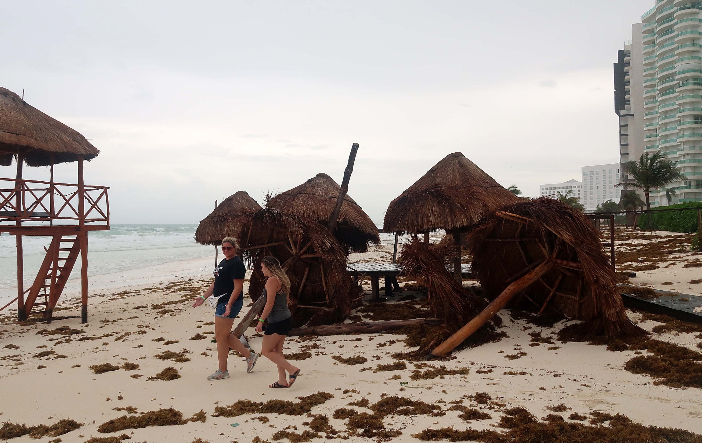 Se prevén fuertes lluvias durante por lo menos tres días en Quintana Roo, Campeche y Yucatán ( EFE/ Alonso Cupu) 