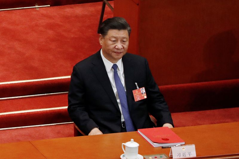 El presidente chino Xi Jinping asiste a la sesión de clausura del Congreso Nacional del Pueblo (NPC) en el Gran Salón del Pueblo en Pekín, China, el 28 de mayo de 2020. REUTERS/Carlos García Rawlins