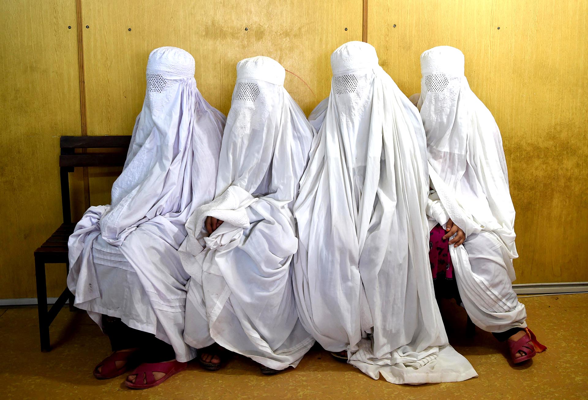 Los talibanes gobernaron Afganistán desde 1996 hasta 2001. En aquella época, las mujeres fueron las que más salieron perdiendo. Describir sus vidas como un infierno no sería exagerado (Foto: AFP)