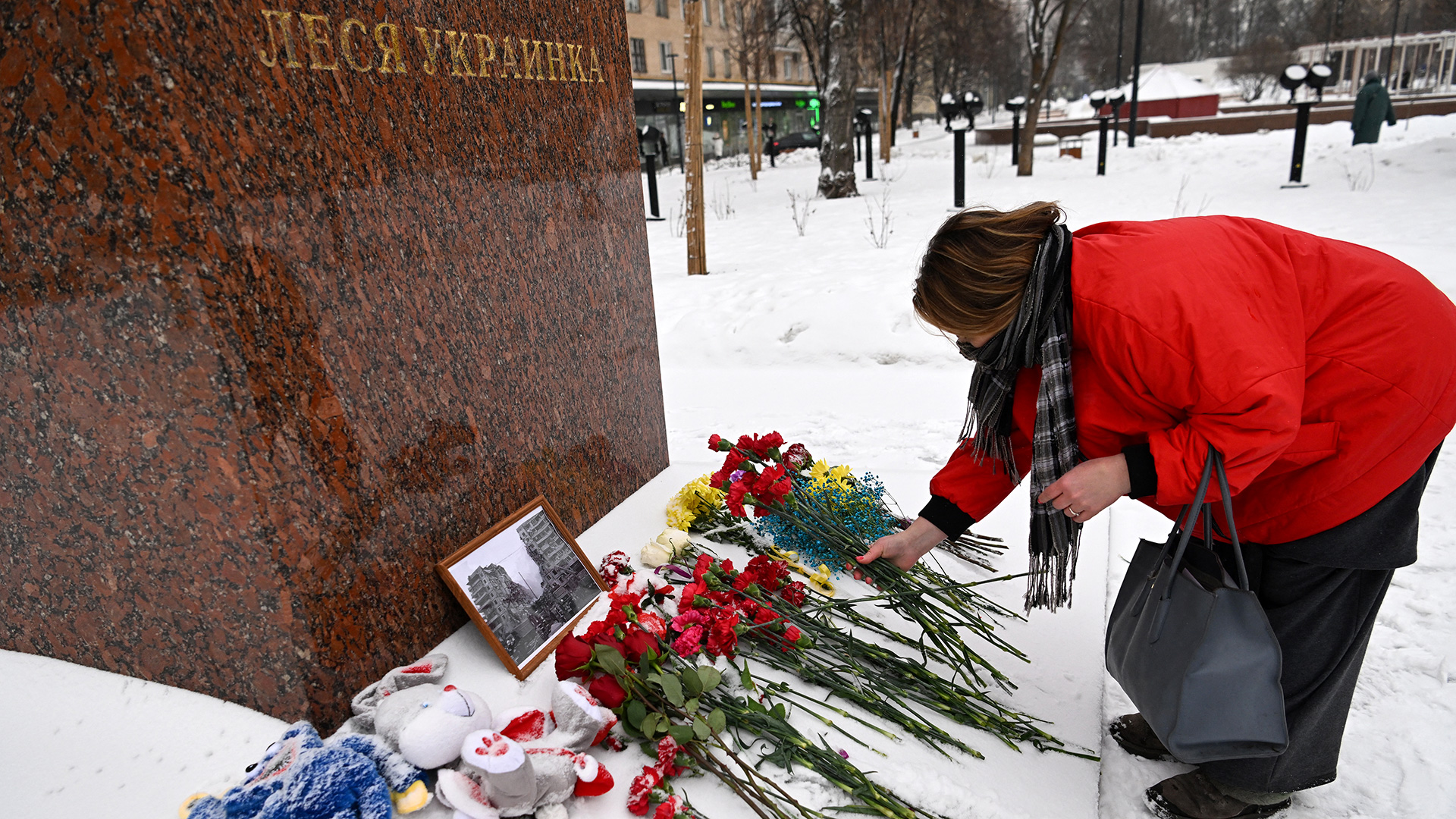 Cuatro personas fueron detenidas en Rusia por rendir homenaje a las víctimas en Ucrania