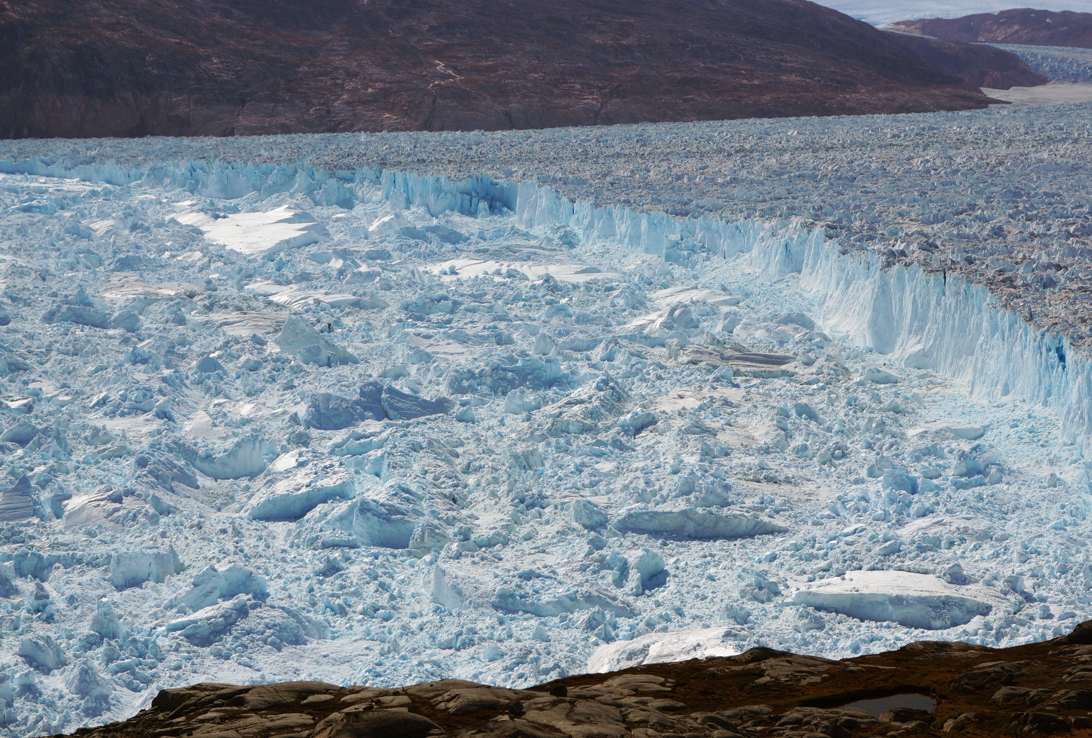 La tasa actual de retroceso de los glaciares puede no tener precedentes en los últimos 5.000 años (EFE/Knut Christianson/Foto cedida)
