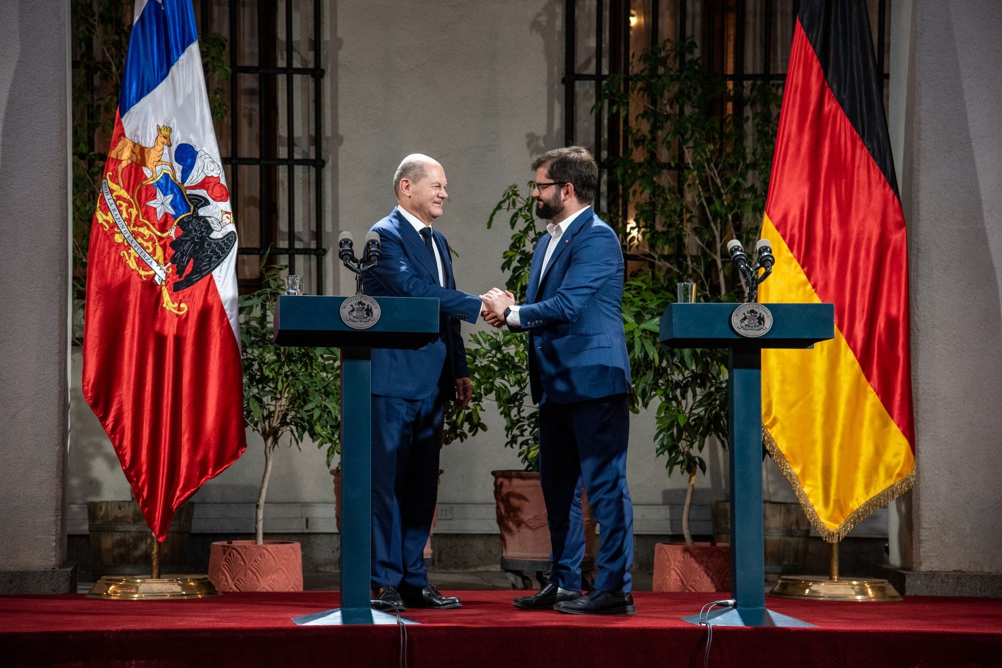 Gabriel Boric received German Chancellor Olaf Scholz at La Moneda Palace, in Santiago de Chile (Bloomberg)