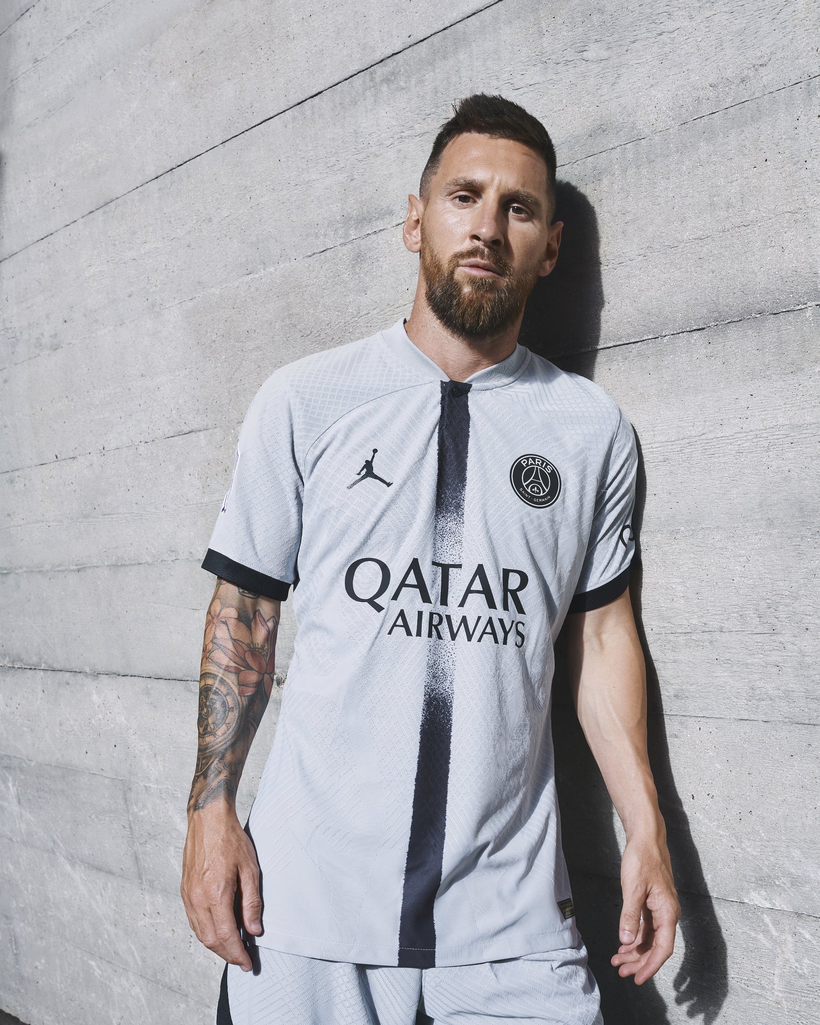 Grupo dolor chasquido El PSG presentó la nueva camiseta alternativa con Lionel Messi y Mbappé a  la cabeza y una ausencia que despertó un gran debate - Infobae