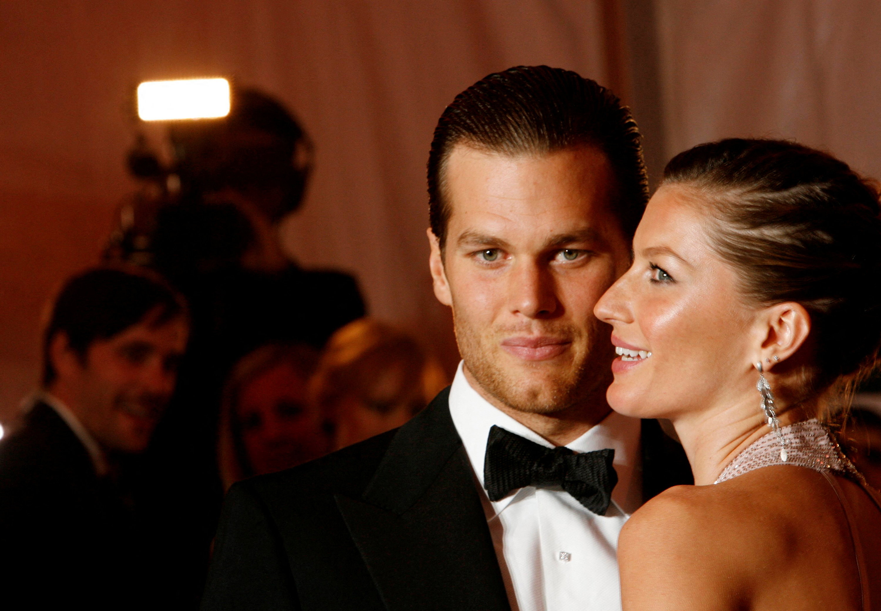 FILE PHOTO: Brazilian supermodel Gisele Bundchen, wearing Atelier Versace, and her boyfriend, New England Patriots quarterback Tom Brady, dressed in Tom Ford, arrive for the Metropolitan Museum of Art Costume Institute Gala, "Superheroes: Fashion and Fantasy" in New York May 5, 2008.     REUTERS/Lucas Jackson/File Photo