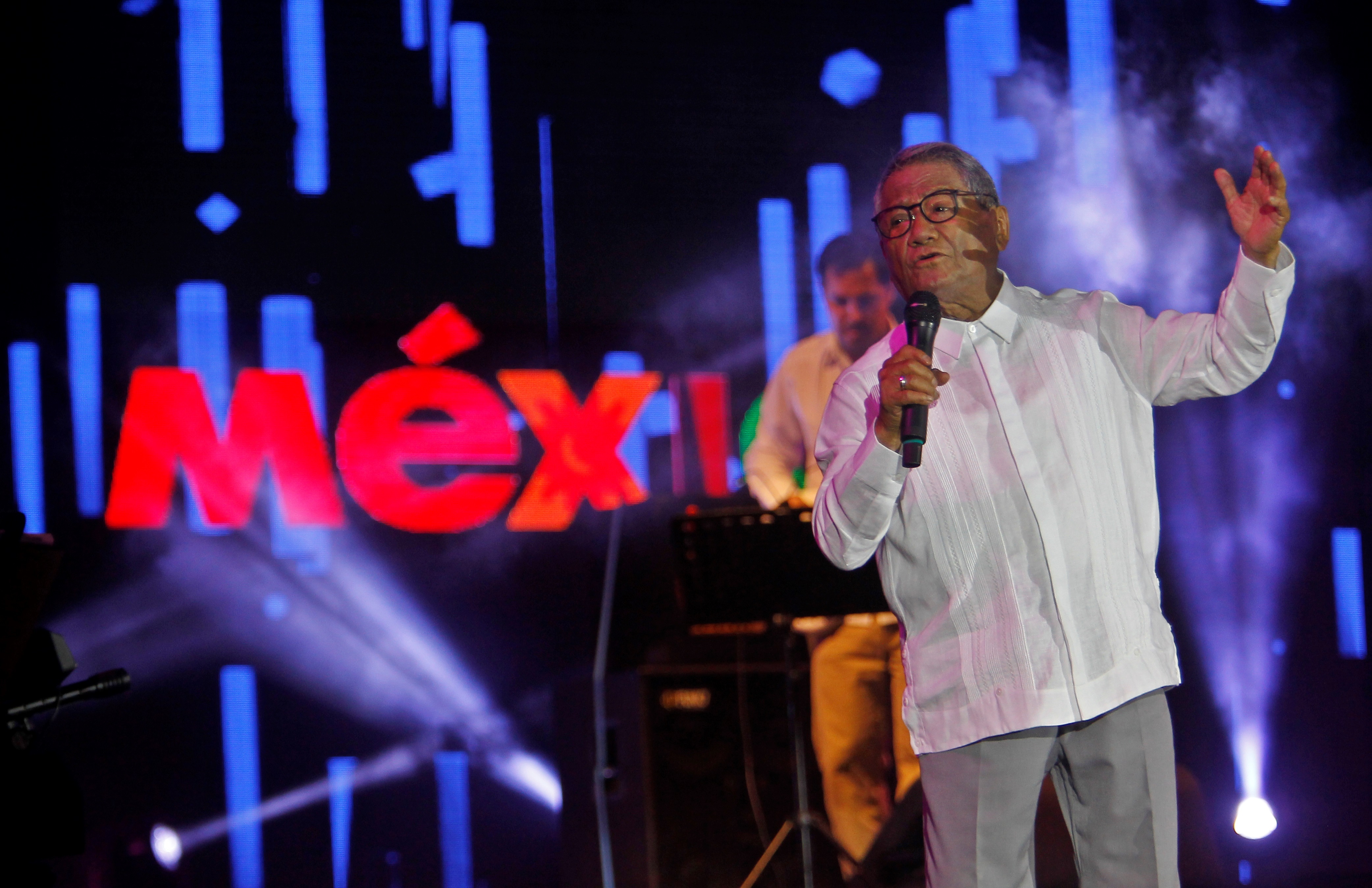 En la imagen, el cantautor mexicano Armando Manzanero. EFE/Yander Zamora/Archivo
