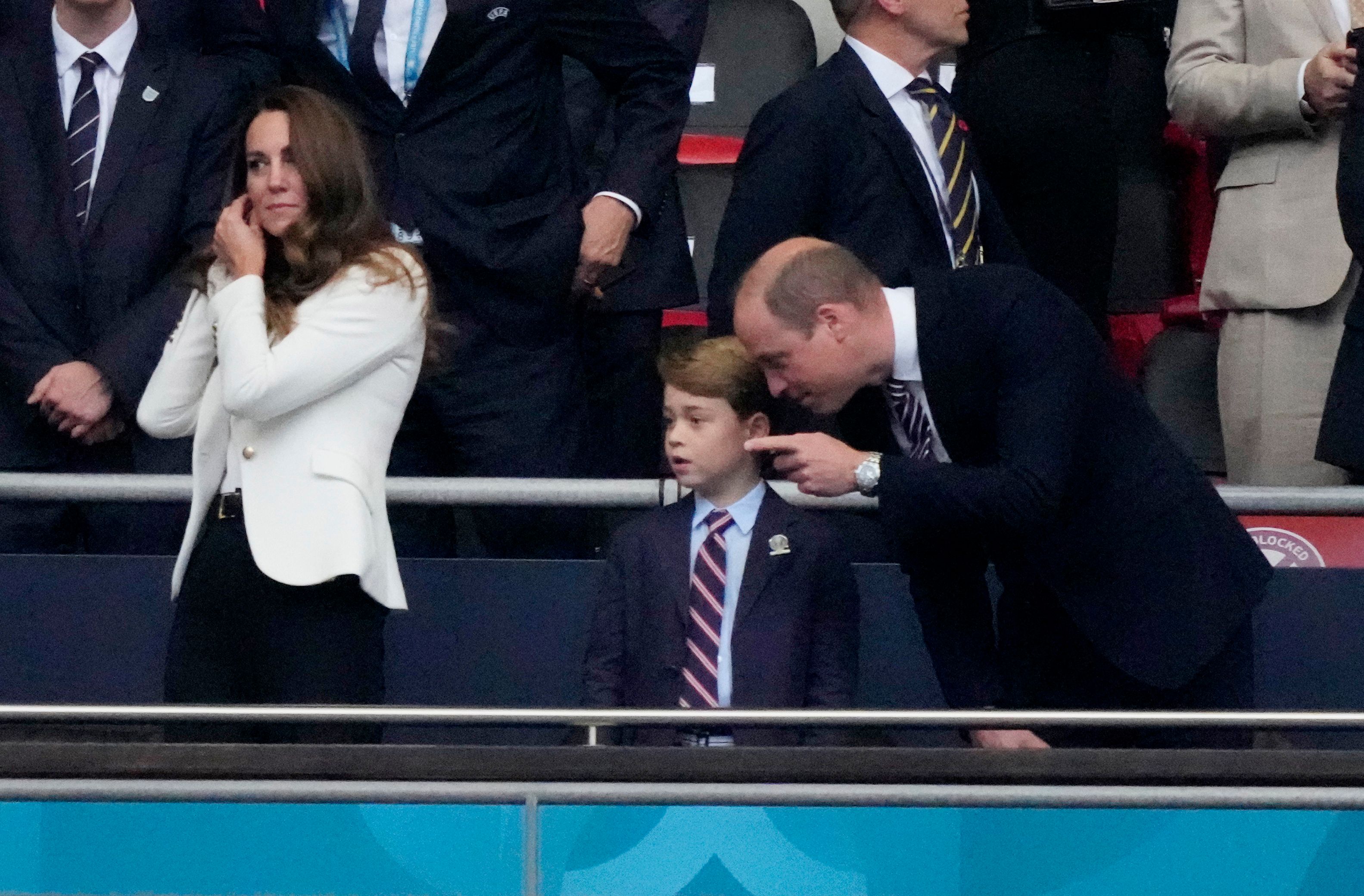 El príncipe William podría ser el último monarca, dejando sin corona a George (Reuters)
