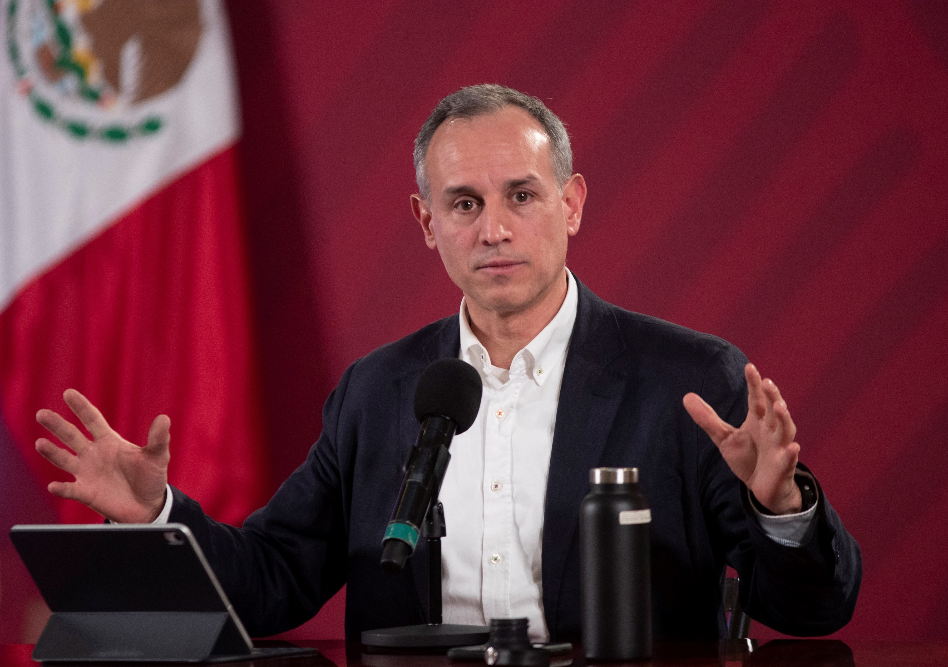 El subsecretario de Prevención y Promoción de la Salud, Hugo López-Gatell recomendó quedarse en casa (EFE/Presidencia de México)