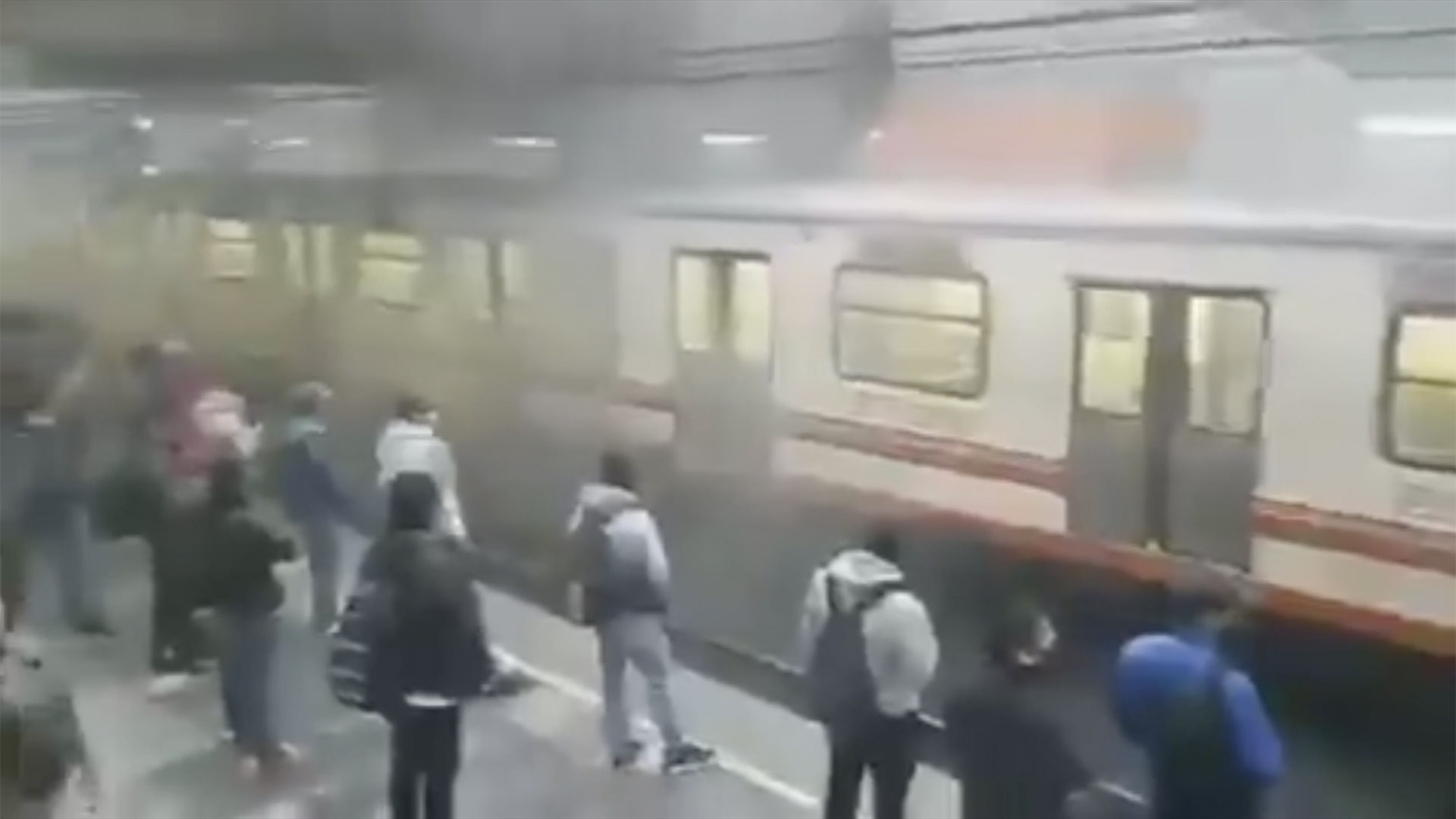 Metro de la CDMX: usuarios reportaron presencia de humo en los andenes de la estación Pantitlán