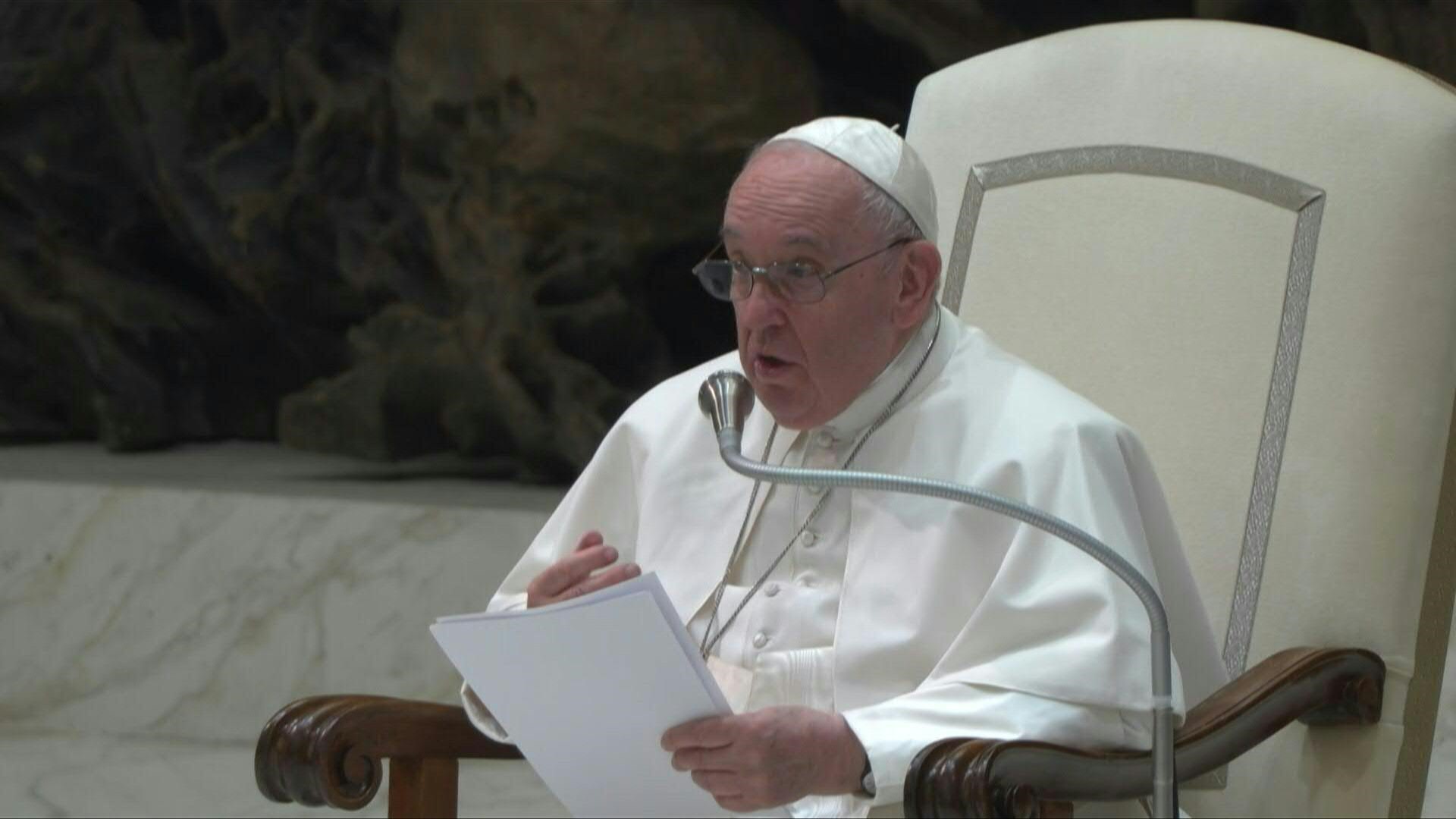 El papa Francisco confesó el miércoles que recibió como una "bofetada" los dramáticos testimonios que escuchó durante su viaje a Canadá de los indígenas víctimas de abusos en internados católicos.