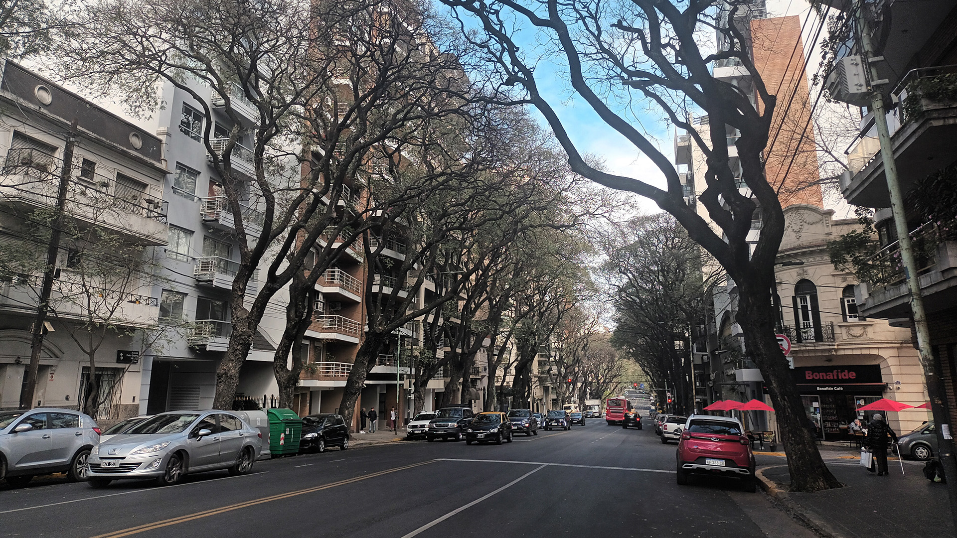 La Avenida Pedro Goyena y sus edificios en Caballito son buscados por los profesionales del fútbol 