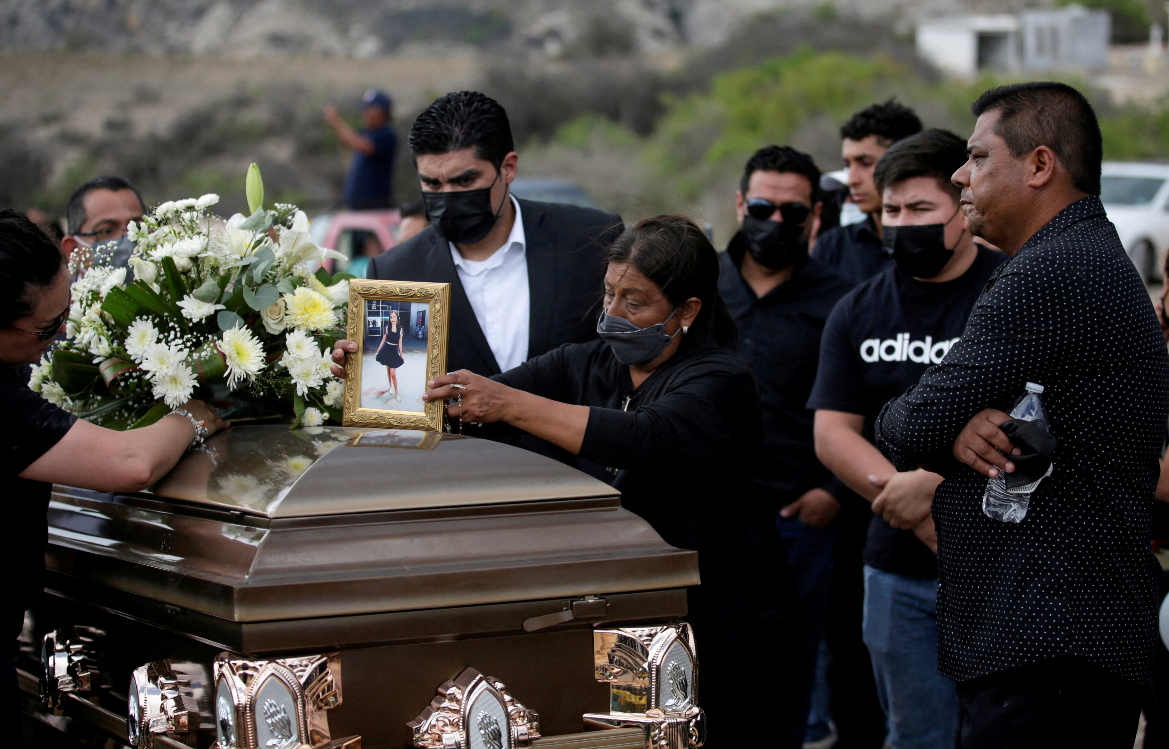 Debanhi fue sepultada en Galeana, de donde es oriunda su padre

Foto: REUTERS/Daniel Becerril