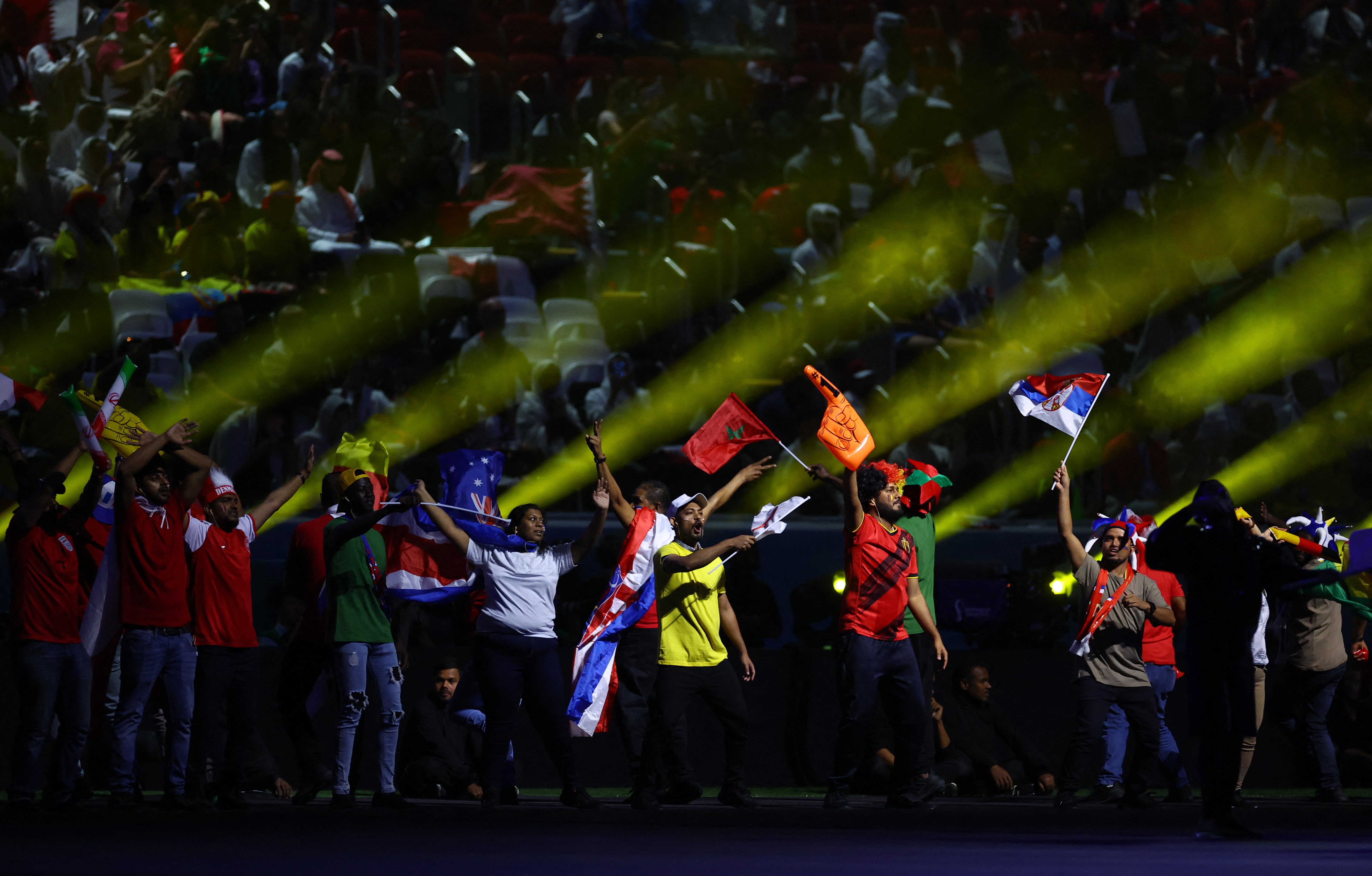 Banderas e hinchas: la ceremonia pensó en ellos (REUTERS/Kai Pfaffenbach)