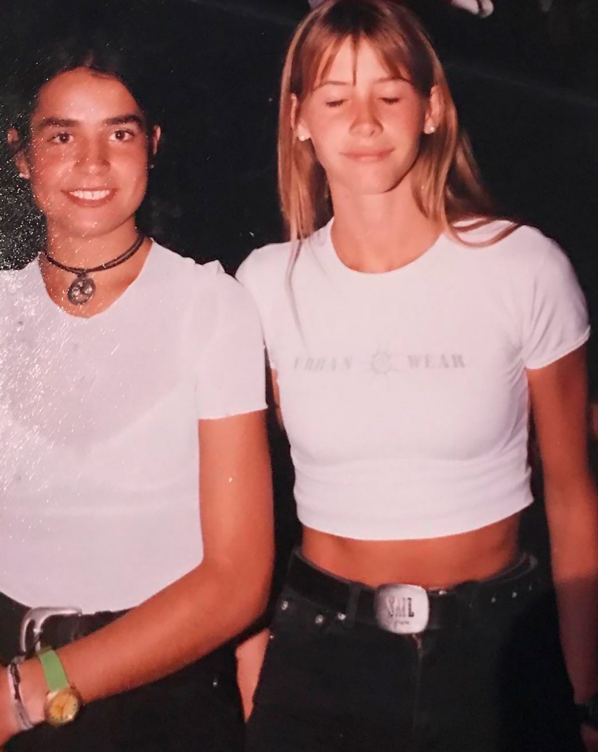 Guillermina Vadlés junto a su amiga Fani, en Necochea, 1993
