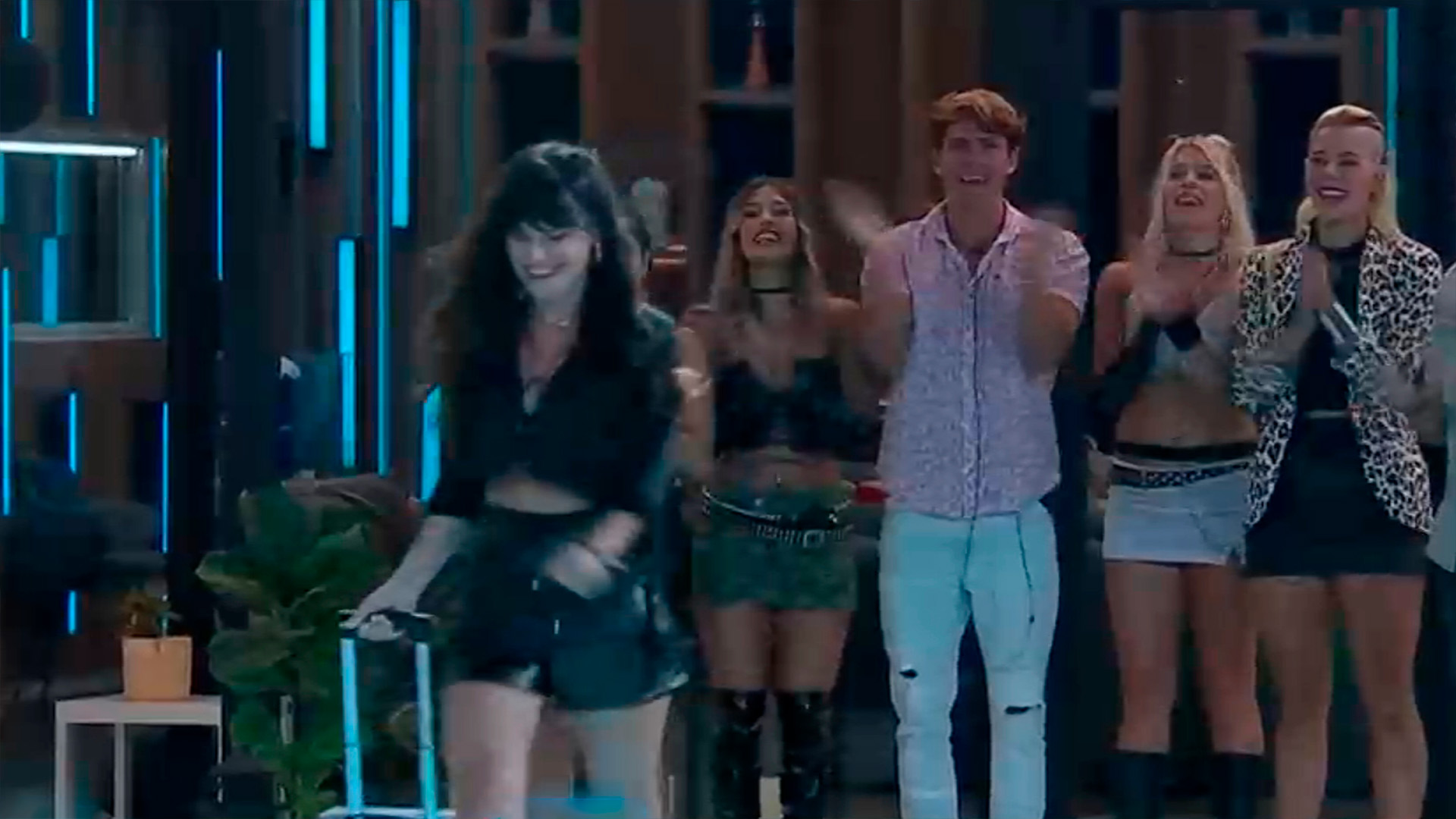 Valentina saliendo de la casa de Gran Hermano 