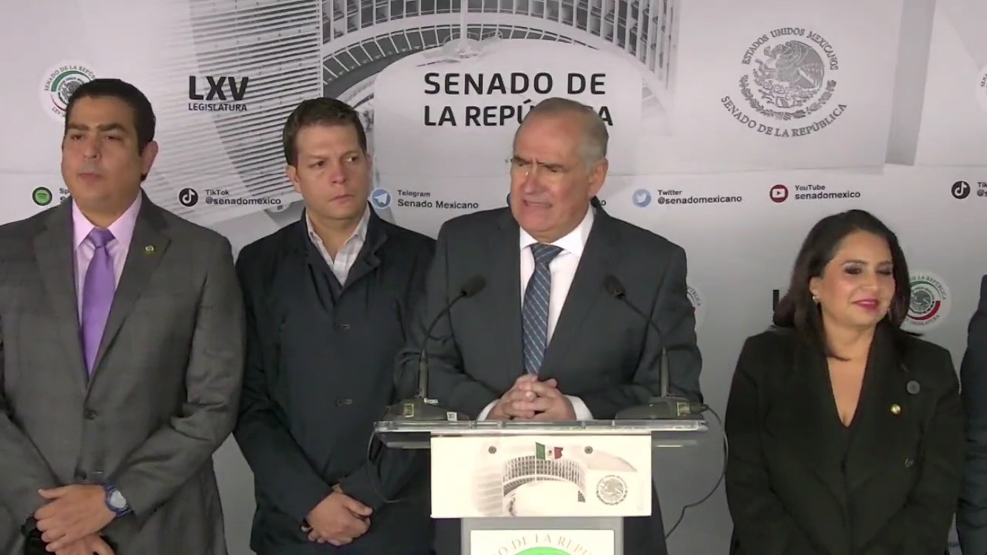 Durante la conferencia de prensa, los senadores también expresaron que han presentado todas las pruebas necesarias para demostrar la participación del crimen organizado en las campañas de Américo Villarreal.
Foto: Captura de pantalla de la cuenta de los Senadores del Pan.