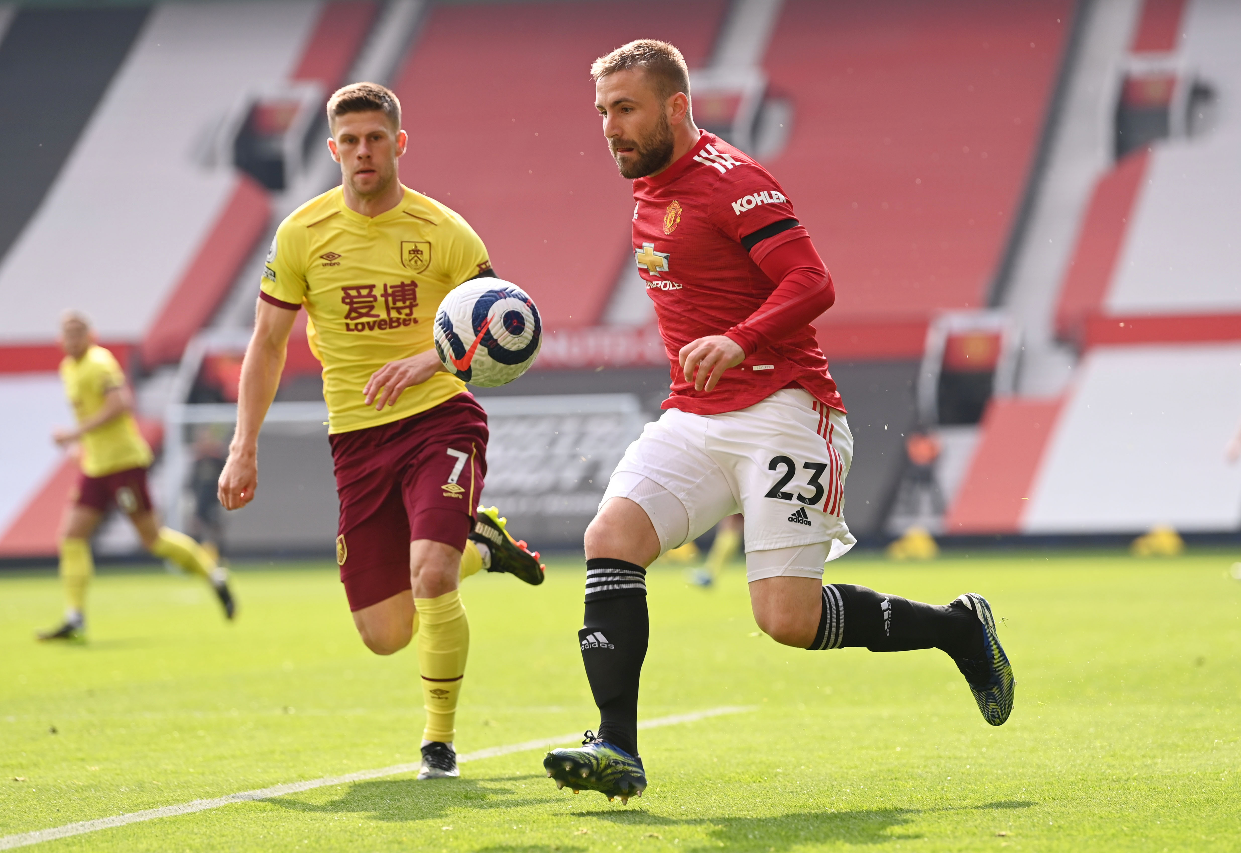 Luke Shaw es una de las figuras del Manchester United (Reuters)