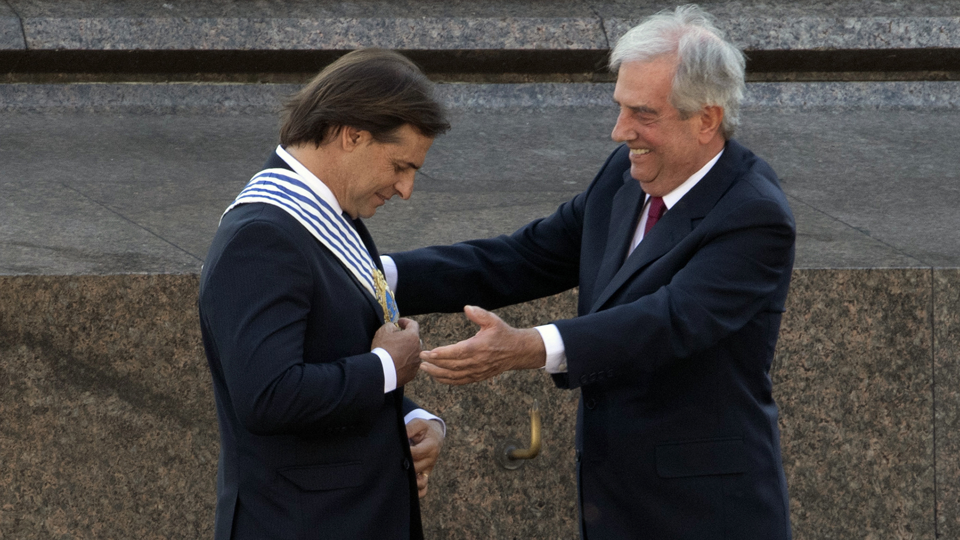 En marzo, traspasó la banda a Luis Lacalle Pou