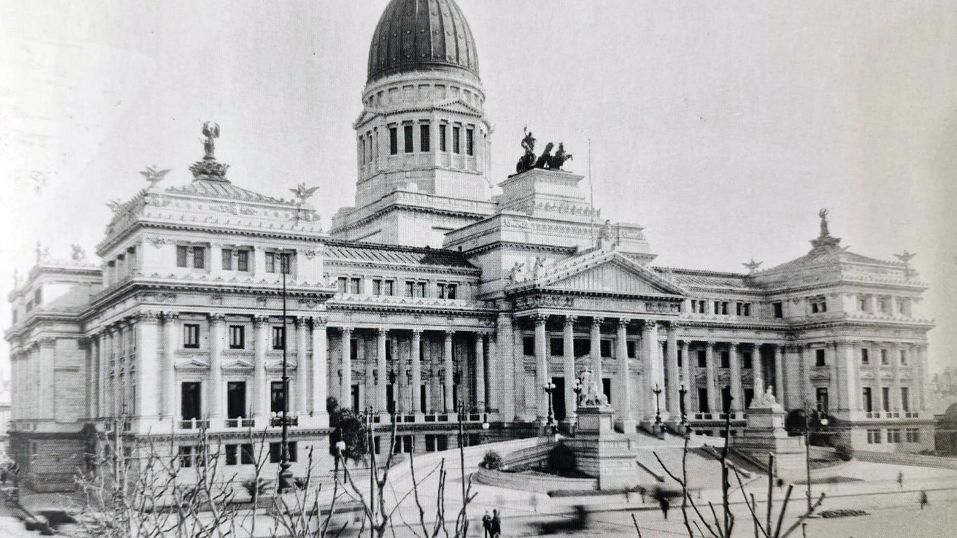 La inauguraci&oacute;n del edificio del Congreso: la pol&eacute;mica por el dinero gastado y el crimen del arquitecto que lo dise&ntilde;&oacute;